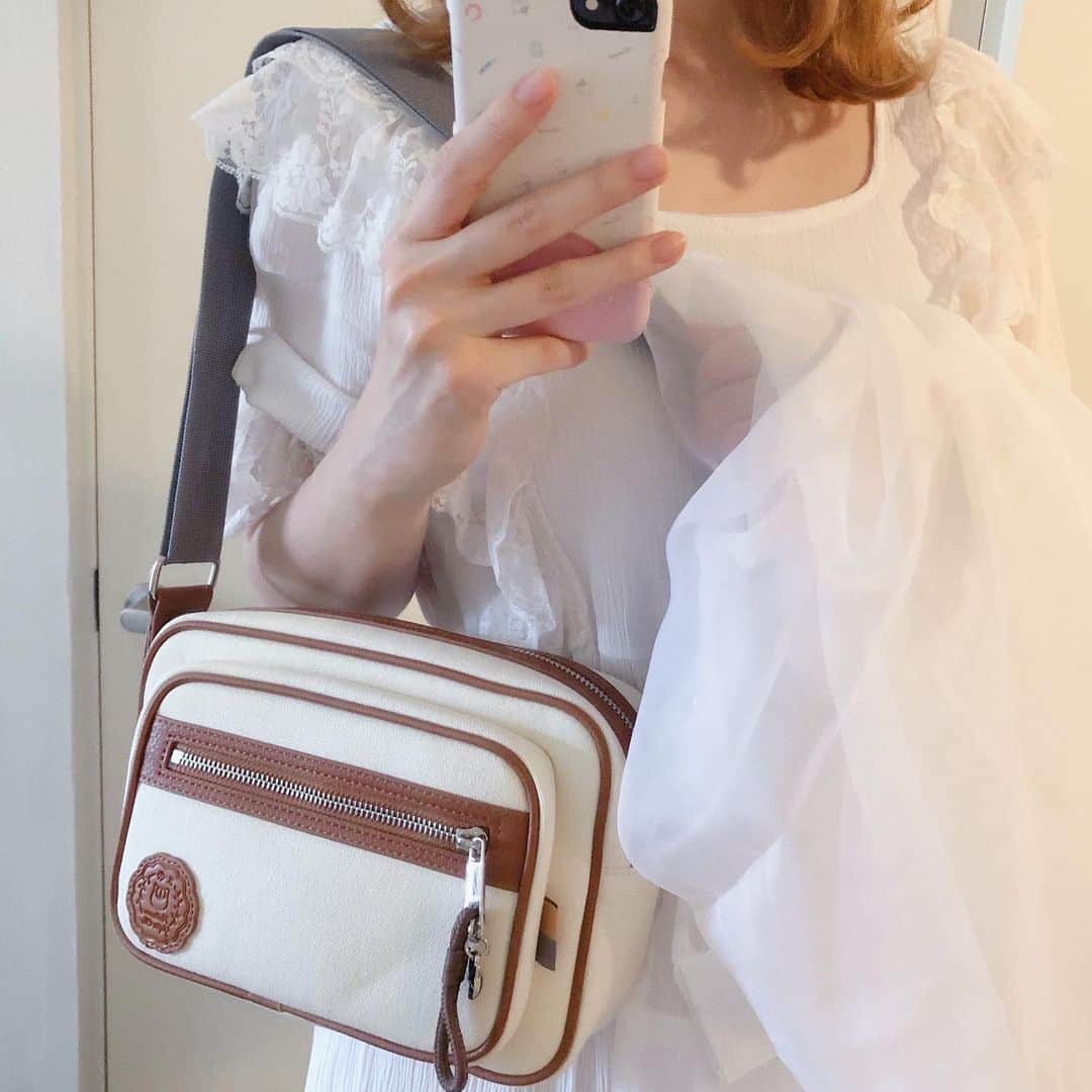 SuperGroupiesのインスタグラム：「【開催予告】#夏目友人帳 コラボバッグのプレゼントキャンペーン🎁 ⠀ 今週中開催予定⚠️ プレゼントキャンペーンの対象アイテムは、 日常使いにぴったりな ナチュラルカラーのショルダーバッグ👝🤎 ⠀ 細かいところにまで ニャンコ先生の可愛らしい姿が!?😻 スパグルでしか発見できない限定デザインです♪ ⠀ ⠀ 応募条件など詳細は 今週中の投稿でご確認ください🔍 ⠀ ⠀ #スパグルプレゼント 𝒞𝑜𝓂𝒾𝓃𝑔 𝒮𝑜𝑜𝓃 ... 💌」