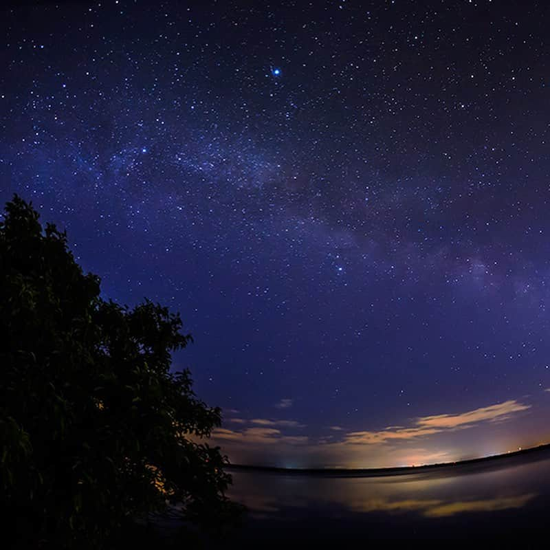 KAGAYAさんのインスタグラム写真 - (KAGAYAInstagram)「七夕の日に撮影した星空写真です。 2019年7月7日、秋田県にて 2016年7月7日、北海道美瑛町にて 2015年7月7日、北海道苫小牧市のウトナイ湖にて 2013年7月7日、北海道網走市の麦畑にて #七夕 #星空 #天空への願い」7月7日 16時55分 - kagaya11949