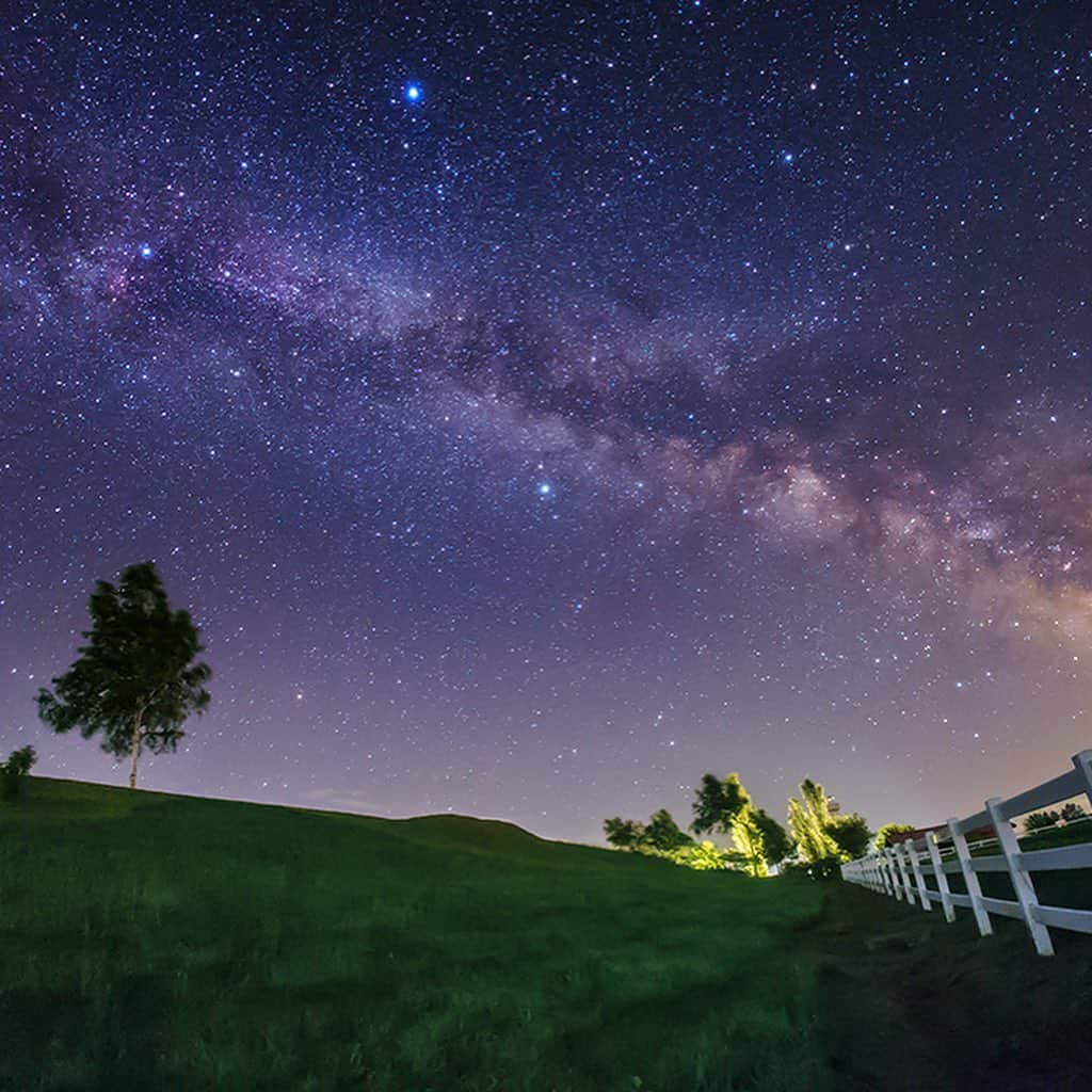 KAGAYAさんのインスタグラム写真 - (KAGAYAInstagram)「七夕の日に撮影した星空写真です。 2019年7月7日、秋田県にて 2016年7月7日、北海道美瑛町にて 2015年7月7日、北海道苫小牧市のウトナイ湖にて 2013年7月7日、北海道網走市の麦畑にて #七夕 #星空 #天空への願い」7月7日 16時55分 - kagaya11949