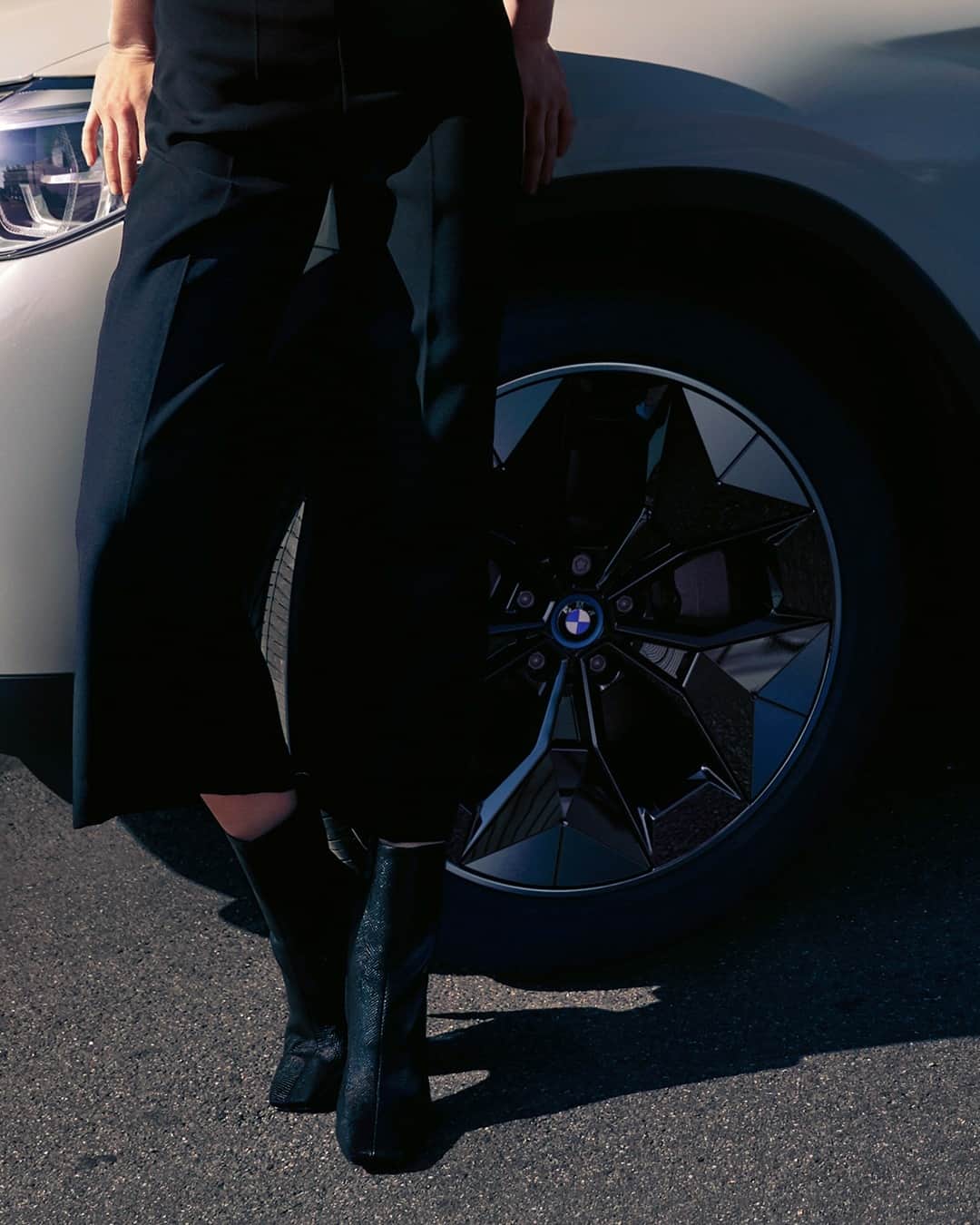 BMWのインスタグラム：「Spreading all-electric joy. Stay tuned for the first-ever BMW iX3. #THEiX3 #BMW #BMWi #bornelectric」