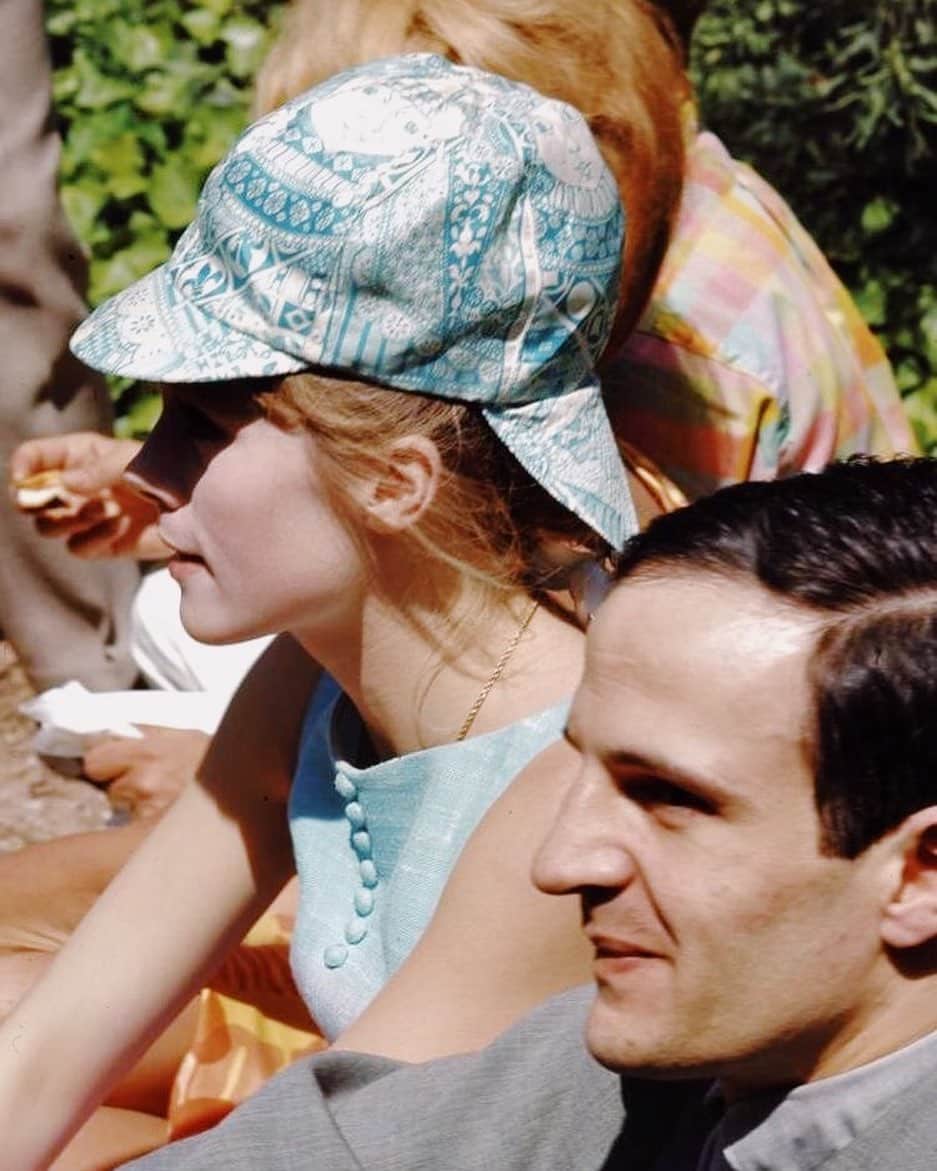 Meganさんのインスタグラム写真 - (MeganInstagram)「Francoise Dorleac (in an amazing cap!) and Francois Truffaut ☀️ #francoisedorleac #francoistruffaut」7月7日 17時06分 - zanzan_domus