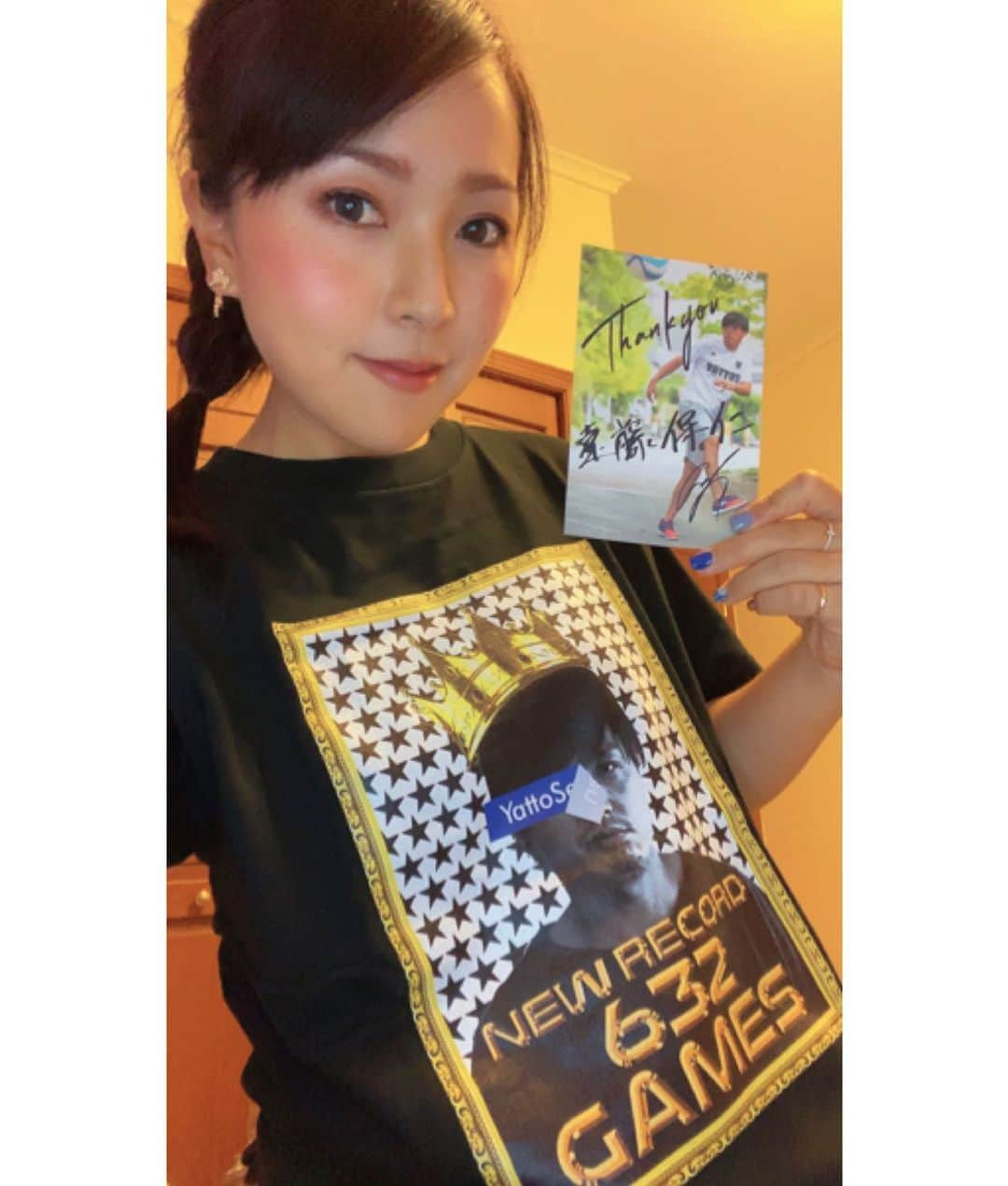 青木瀬令奈さんのインスタグラム写真 - (青木瀬令奈Instagram)「ヤットさん⚽️J1最多⭐️ 632試合出場おめでとうございます！🎉㊗️ ヤットさんのオフィシャルストア (@yatto7_official )で発売中の ガチで欲しかった記念Tシャツ GETしました😳💓 いつも家で2日に1回はヤットさんか 今江さんのユニフォーム着てるから 宅配の人にびっくりされるけど、 これならどこへでも着て行けます🤣笑 (明け方具合悪くて緊急で病院行った時は ガッツリヤットさんのガンバ大阪ユニフォームで え？って顔されましたが。😂) 私もヤットさんのように長く活躍し続けられる 選手になれるように頑張ろう😊⛳️🙏 #loveandthanks  #遠藤保仁　 #ヤット  #ガンバ大阪　 #yatto7  #感謝」7月7日 17時06分 - serenaaoki_official