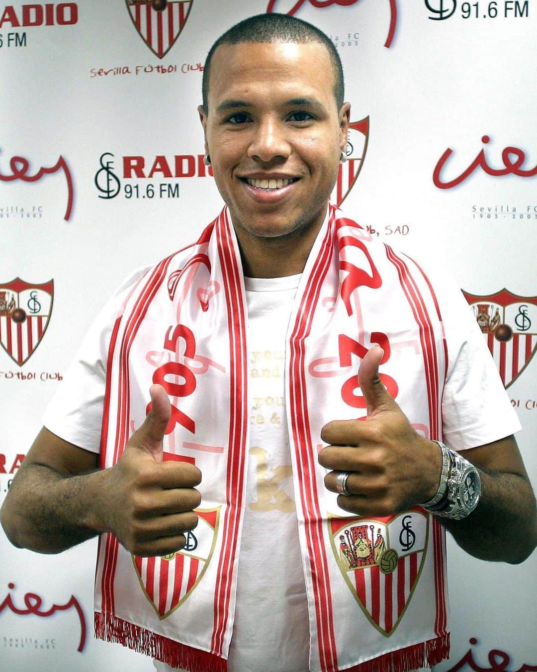 LFPさんのインスタグラム写真 - (LFPInstagram)「❤️🔙 #OnThisDay in 2005, a 'FABULOSO' striker was presented as a new @sevillafc player! 🇧🇷💫 • ❤️🔙 ¡#TalDíaComoHoy en 2005, un delantero 'FABULOSO' fue presentado como nuevo jugador del #SevillaFC! 🇧🇷💫 • #LaLiga #LaLigaSantander #LuisFabiano #Football #LaLigaHistory」7月7日 17時13分 - laliga