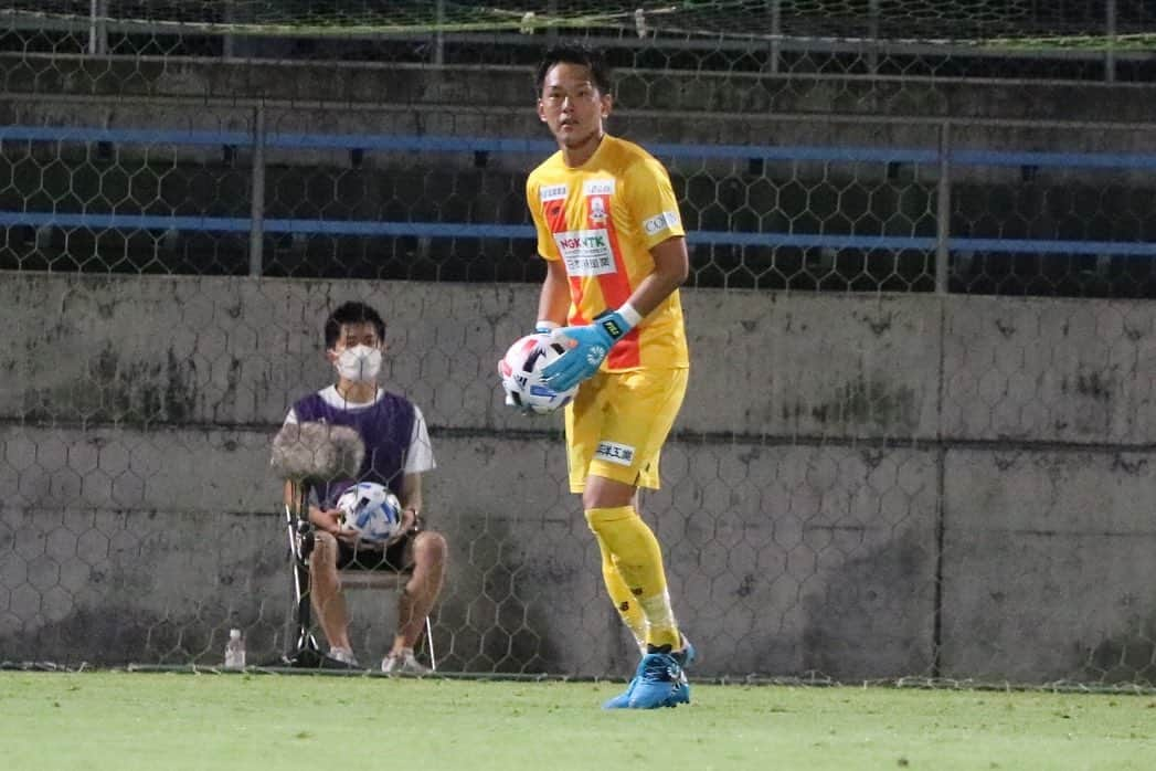 松本拓也さんのインスタグラム写真 - (松本拓也Instagram)「VS 鳥取　3-2  WIN  この2試合で、リモート応援あるとのないのを体験しましたが、あるないだったらある方がいいなと思ったのが正直な感想です。  リモート応援でも、チームのチャントが流れる流れないでも違うなぁと他の試合を観ても思いました。 まだ、岐阜のチャントはYouTubeででしか聞いた事ないですが。笑  次節から有観客試合となりますが、まだまだ色々な制限があります。  新たな様式にしっかり対応していきましょう！  それによっては再び無観客という風にもなりかねないので。。  次は両脚攣らないように水分補給しっかりします。笑  #FC岐阜 #川西様様  #gavic #ガビック #マトゥー #纏え」7月7日 17時14分 - official.matsu