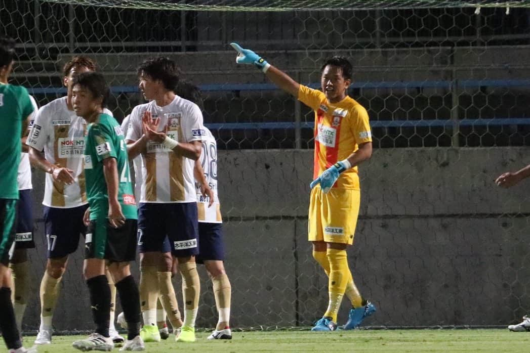 松本拓也さんのインスタグラム写真 - (松本拓也Instagram)「VS 鳥取　3-2  WIN  この2試合で、リモート応援あるとのないのを体験しましたが、あるないだったらある方がいいなと思ったのが正直な感想です。  リモート応援でも、チームのチャントが流れる流れないでも違うなぁと他の試合を観ても思いました。 まだ、岐阜のチャントはYouTubeででしか聞いた事ないですが。笑  次節から有観客試合となりますが、まだまだ色々な制限があります。  新たな様式にしっかり対応していきましょう！  それによっては再び無観客という風にもなりかねないので。。  次は両脚攣らないように水分補給しっかりします。笑  #FC岐阜 #川西様様  #gavic #ガビック #マトゥー #纏え」7月7日 17時14分 - official.matsu