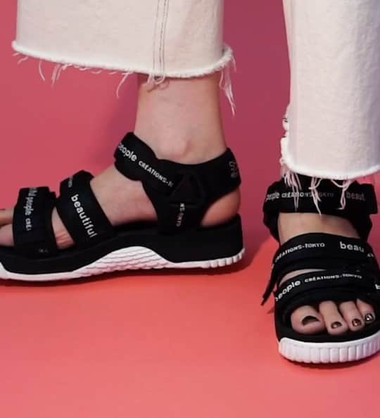 谷正人のインスタグラム：「今年、大人気のSTUDIOUS別注のbeautiful people × shaka のサンダル、 再入荷、絶賛発売中です！ #studious #beautifulpeople #shaka」