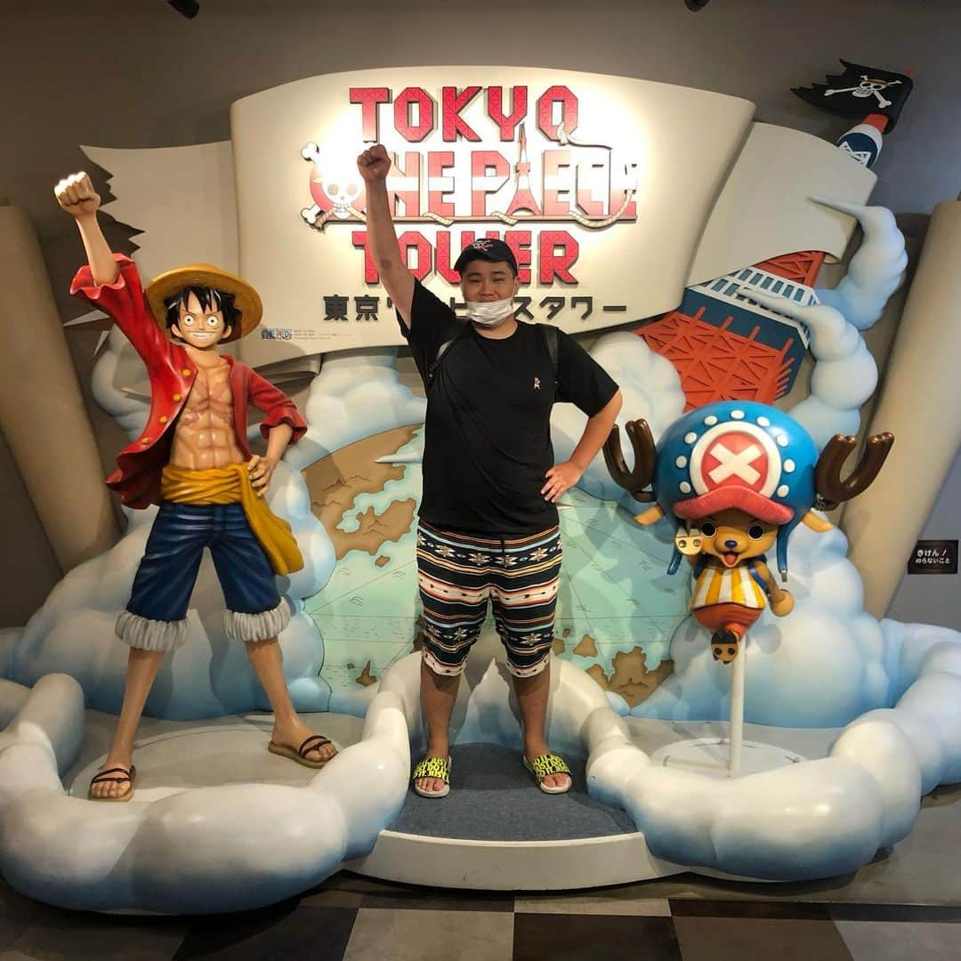 ンダホさんのインスタグラム写真 - (ンダホInstagram)「お仕事現場の近くだったからマサイとONEPIECEタワー納めしてきた😆🗼 ショップでずっと欲しかった物だったり限定の物だったり一気にGETしてきた✊🔥 タワー楽しかったな☺️ 早く世の中が良くなりますよーに！！ #ONEPIECEタワー #ありがとう」7月7日 17時47分 - ndaho.fischers