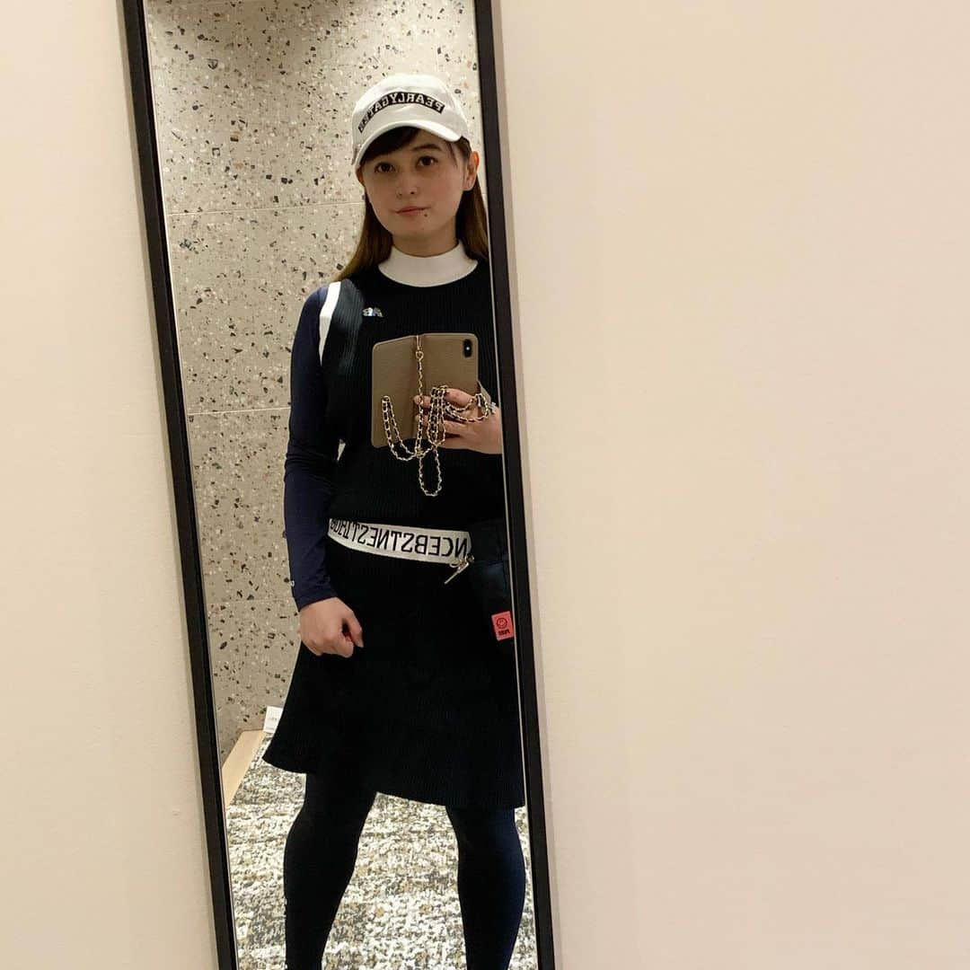 奥山夏織さんのインスタグラム写真 - (奥山夏織Instagram)「おニューの#newbalance のゴルフウェア💓 ・ dress #newbalance inner #callaway cap #pearlygates 腰の部分が可愛い😍ずっと着たくてやっと着られてよかったー💓 ・ #ぽっちゃり さん🐷へのおすすめポイント❣️ ノースリーブを着たかったらインナーを着ることによって日焼け防止と二の腕隠しが出来るので２つをカバーできますよ💓 ・・・ #instafashion #fashion #ぽっちゃりコーデ #痩せて見えるコーデ #プレぽっちゃり#プレぽちゃ #細見えコーデ #155cmコーデ #ゴルフウェア #ゴルフウェアコーデ #golf #golf女子 #golfcoordinate #golfwear #ゴルフ女子 #ゴルフ女子コーデ #ゴルフ#ゴルフ日和 #⛳️ #ちゃぉりgolf #インスタゴルフ #インスタゴルフ女子」7月7日 17時55分 - okuyama_kaori