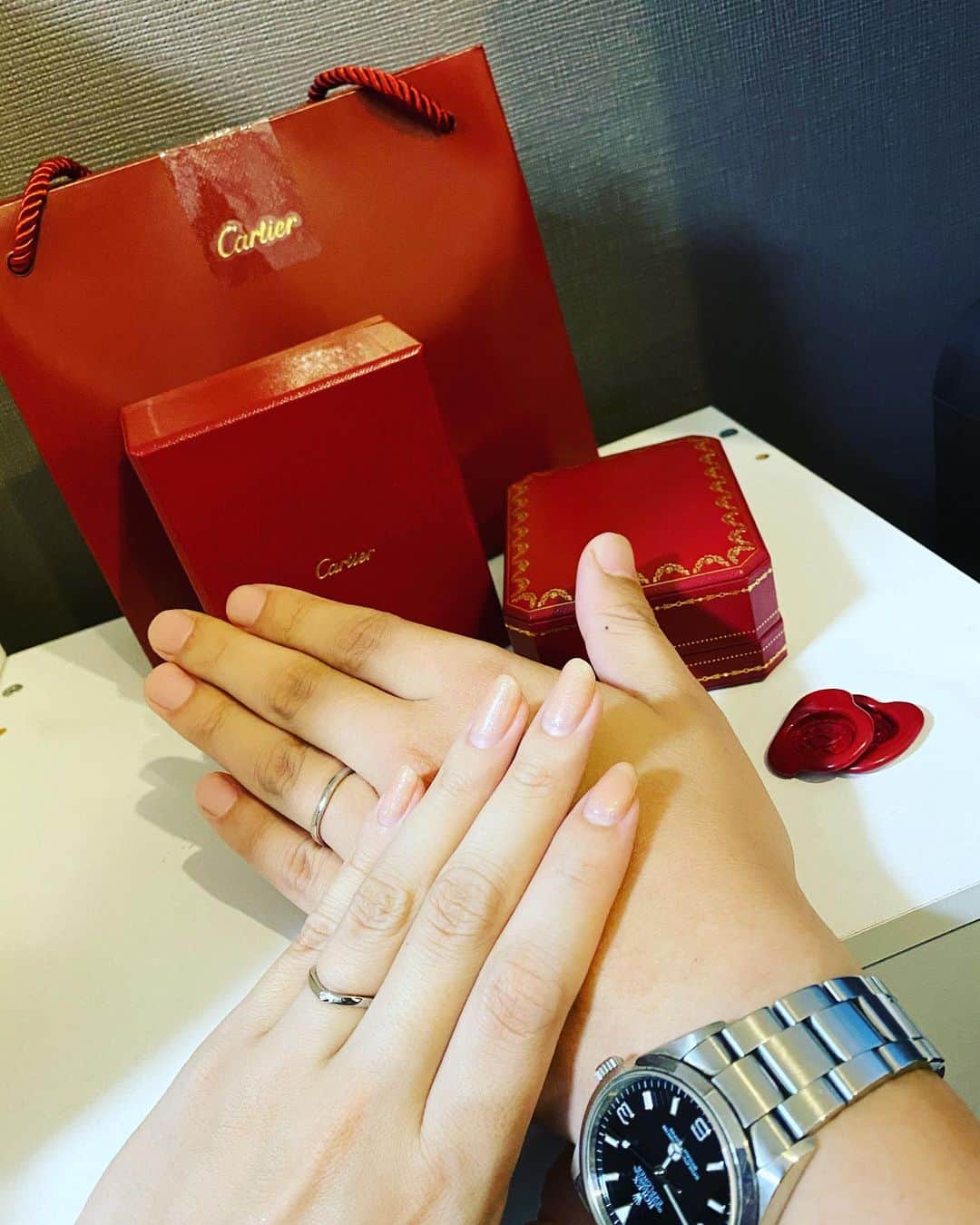 原紀舟のインスタグラム：「令和2年7月7日 私事ですが、結婚しました💍 . ご無沙汰してます⭐️ 芸能界辞めるって決めた時は 全く結婚の予定はなく 自分でもびっくりしてます😂 . 驚くほど心の広い彼と 幸せな家庭が築けるよう 妻として努力します👰💕 . .. ... #結婚報告 #婚姻届  #カルティエリング #cartier」