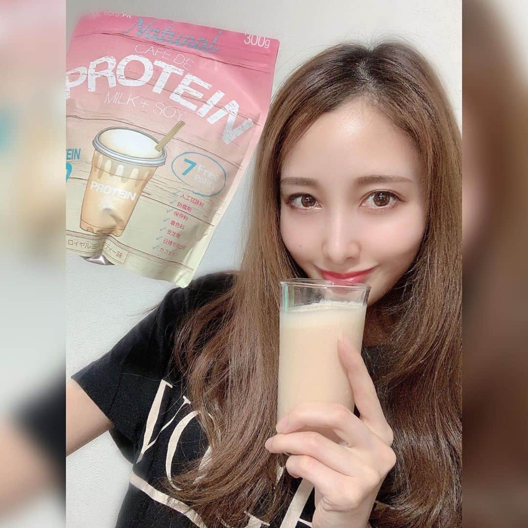 浅香ななみさんのインスタグラム写真 - (浅香ななみInstagram)「. café de PROTEIN(カフェデプロテイン)ロイヤルミルクティ味試してみたよ🥛💓 美味しくて飲みやすいのにタンパク質と美容成分配合はありがたすぎるー🥺 人工甘味料とか防腐剤、保存料等はいってないところも安心した💯✨ @cchannel_girls @cchannel_lemonsquare  #cchan_girls #カフェデプロテイン  #プロテイン #lemonsquare🍋 #PR」7月7日 18時22分 - _773.a_