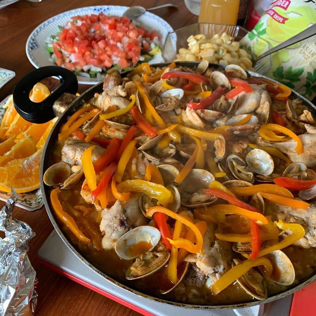 のインスタグラム：「ちょっと特別な日。 お家deパエリア🇪🇸🥘💃夫作 ・ ・ #paella #パエリア #🇪🇸🥘」