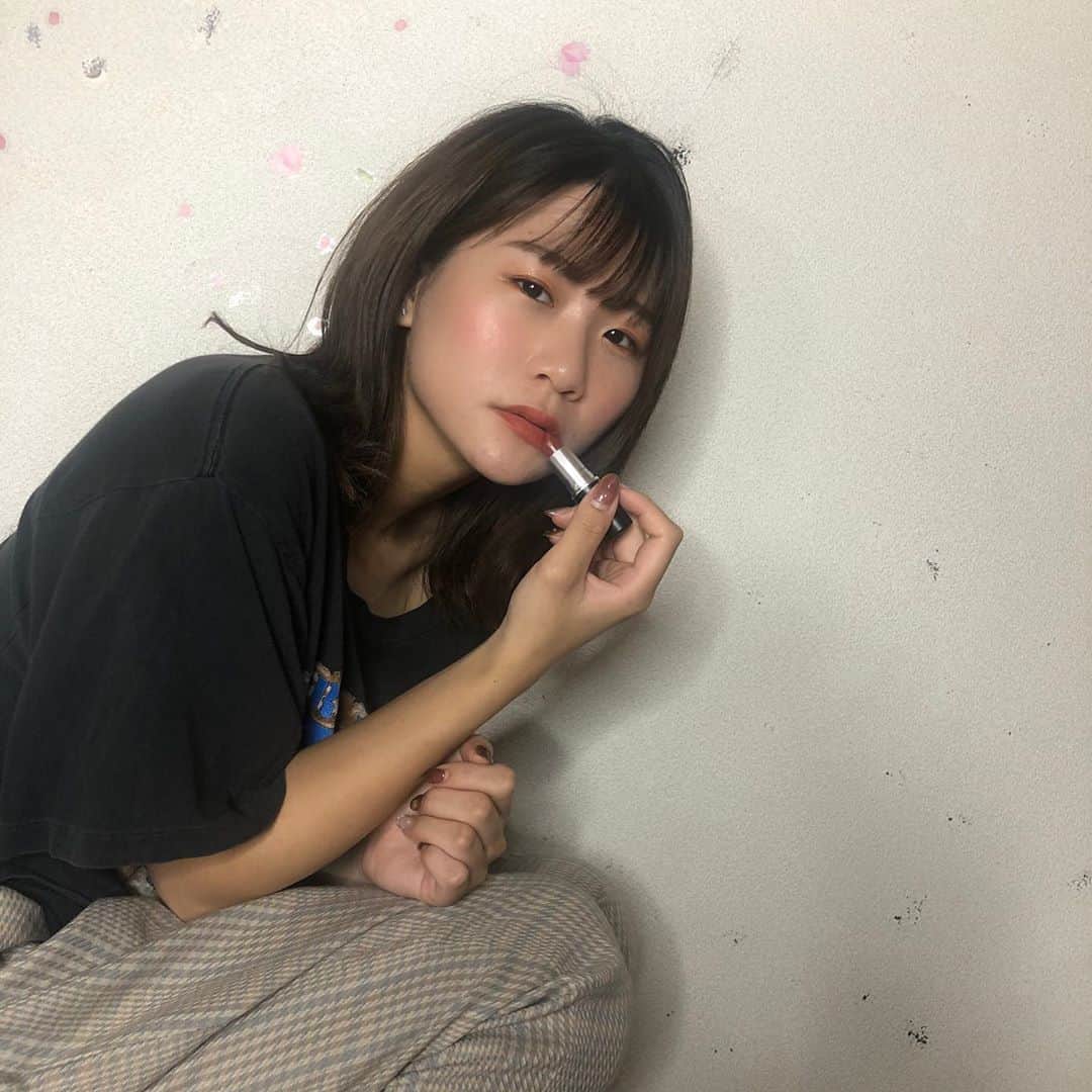 いちえ（夜のひと笑い）さんのインスタグラム写真 - (いちえ（夜のひと笑い）Instagram)「最近のお気に入りのリップはMacのマラケシュさんでーす💄 一応その下にエチュードハウスのパウダールージュティントさん塗ってまーす💄このエチュードハウスの奴が全然落ひんくてこれ一本でも使えて最高すぎた！！グロスみたいなのもあったけど、いちえはマットが好きやからこれにしたぜっ  #mac  #マラケシュ  #エチュードハウス  #アイシャドウは前載せた #クリオ  #のやつ #これもまたキラキラしてて #めちゃめちゃ可愛い」7月7日 18時26分 - hnkichie27