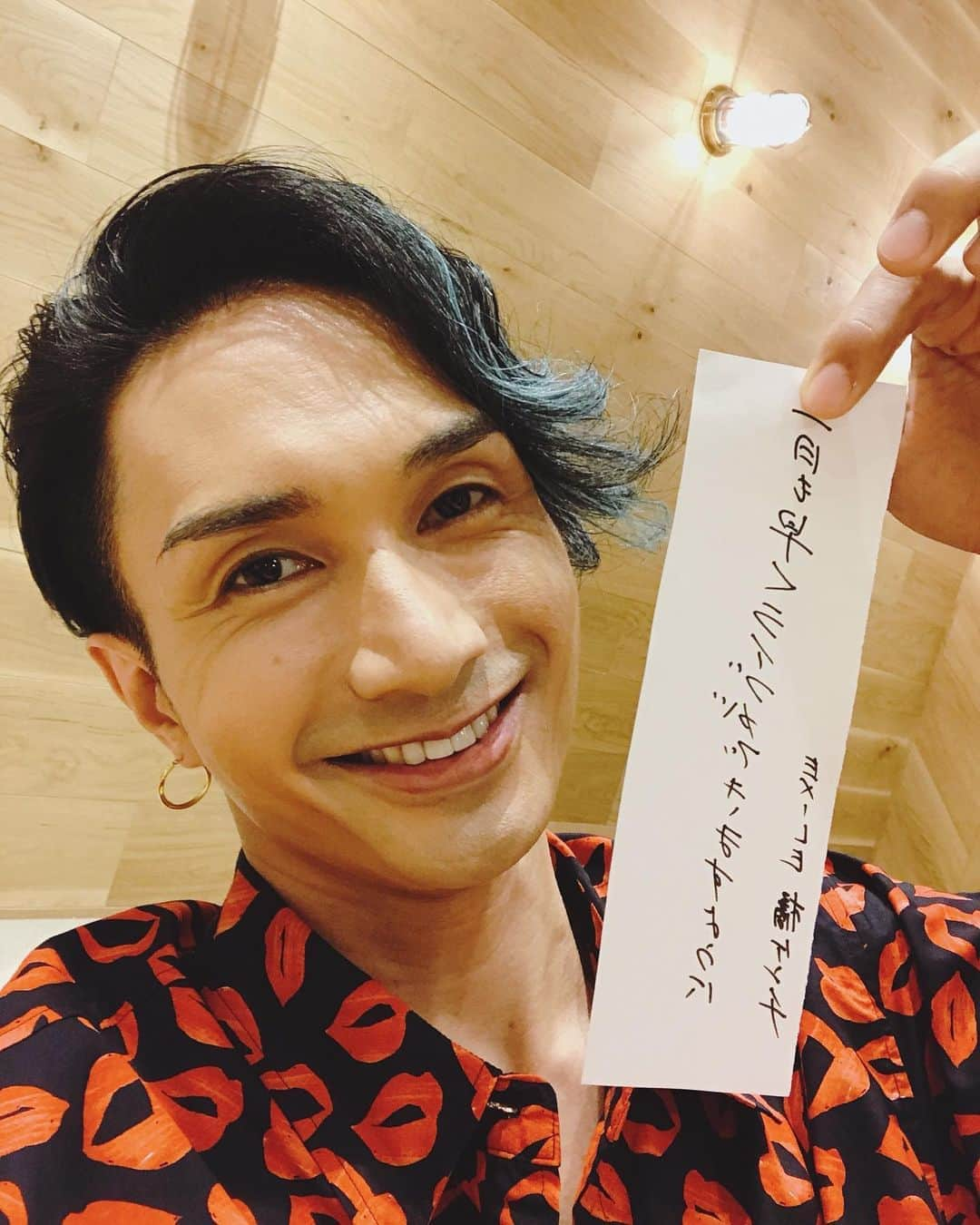 橘ケンチさんのインスタグラム写真 - (橘ケンチInstagram)「七夕ですね🎋✨  自撮りで文字逆😂💦  二枚目に👉  今夜のLIVE×ONLINEは三代目が出演です😄  七夕の夜を三代目のメンバーと過ごしましょう⤴️✨  #七夕#早くライブしたい #ABEMATV#liveonline #ldh#夏祭り #願いよ叶え #みなさん何をお願いしましたか？」7月7日 19時00分 - kenchitachibana