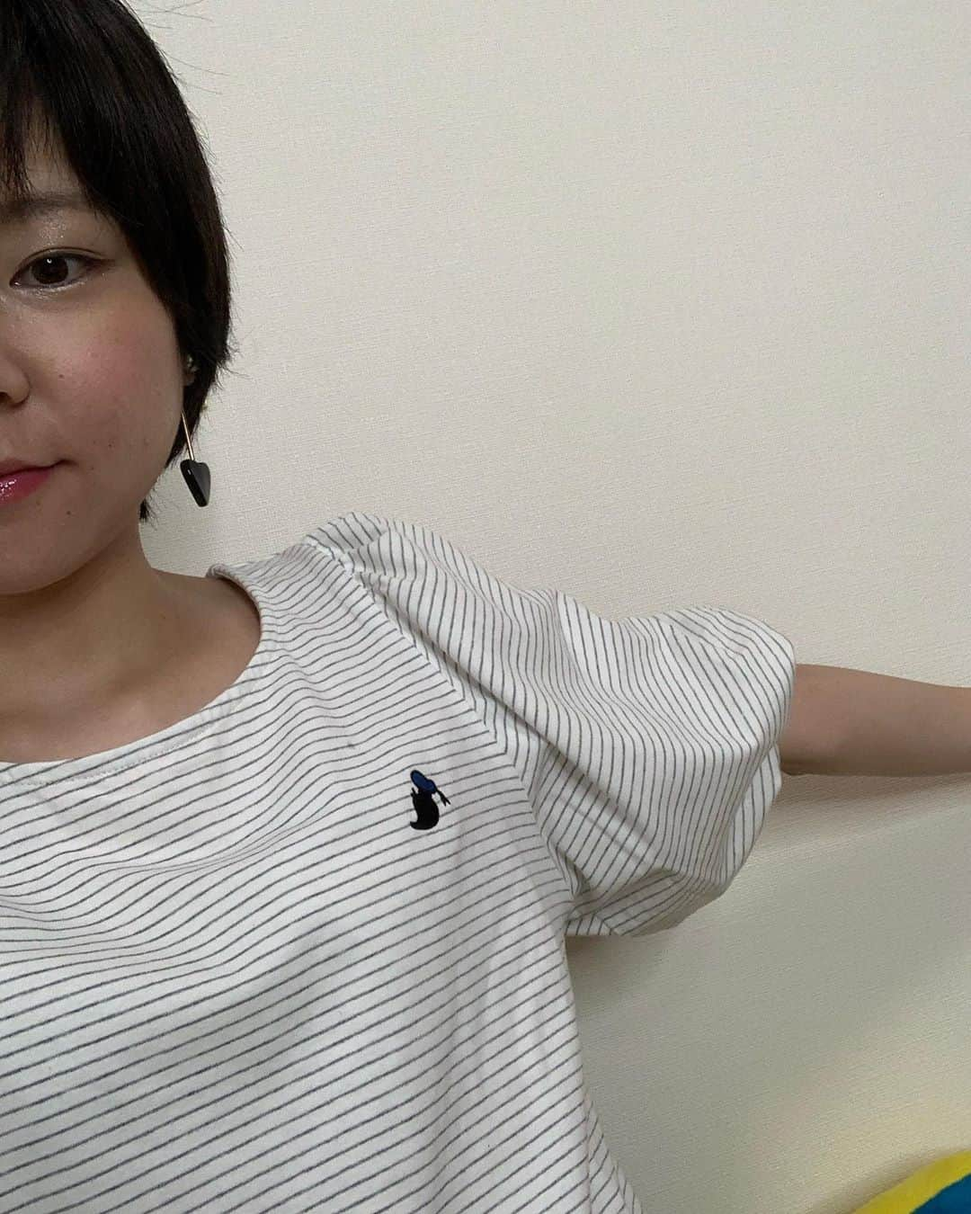 かこさんのインスタグラム写真 - (かこInstagram)「あいにゃんさんがプロデュースされているお洋服ブランド『Areeam』さん☺️💓パフスリーブのドナルド、デイジー💓めちゃくちゃ可愛いいいい😭😭😭首元と肩のところめっちゃ可愛い！！ファッション用語わからんから悲しいけど本当に可愛い😭💓（パフスリーブは視聴者さんに教えてもらった…！） プレゼントして下さったあいにゃんさん、本当にありがとうございます🙇🏻💕 #areeam さん」7月7日 19時01分 - harapeko__kako