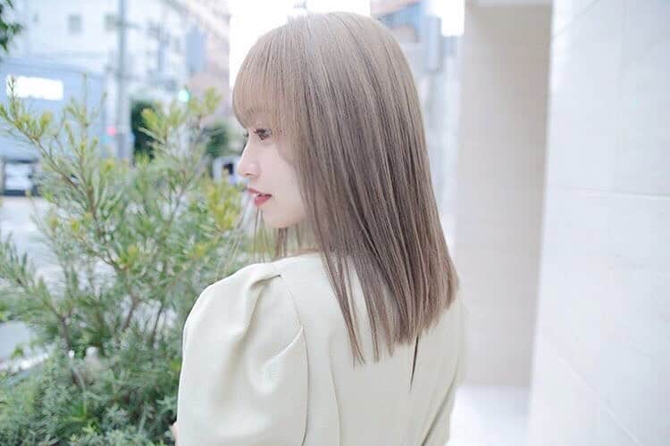 内海里来のインスタグラム：「👶🏻🍀☁️﻿ ﻿ ﻿ ﻿ ﻿ ﻿ ﻿ #ミルクティーカラー #ブリーチカラー #ヘアカラー #ワンカール #ストレートヘア #カラーモデル #サロンモデル #関西サロモ #サロンスタイル #外国人風カラー #心斎橋サロン #大阪サロン #salonstyle #haircolor #salonmodel #instadaily #instalikes #snidel #l4likes #osaka #lfl #fff」