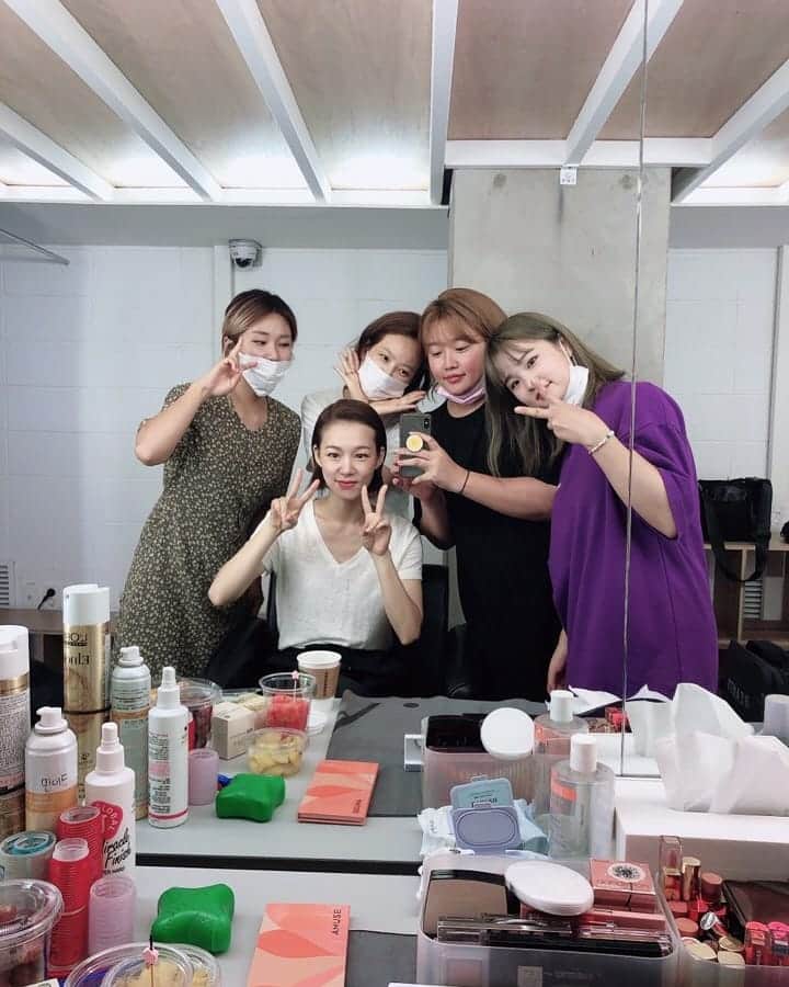 ハン・イェリのインスタグラム：「즐거운 화보촬영. 8월 에스콰이어 기대해!!」