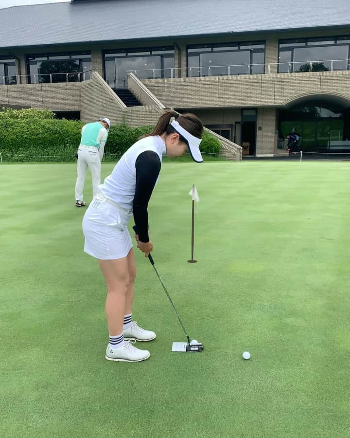 井上沙紀のインスタグラム：「ぱたれん🕳 #ゴルフ #golf #パター #オデッセイ」