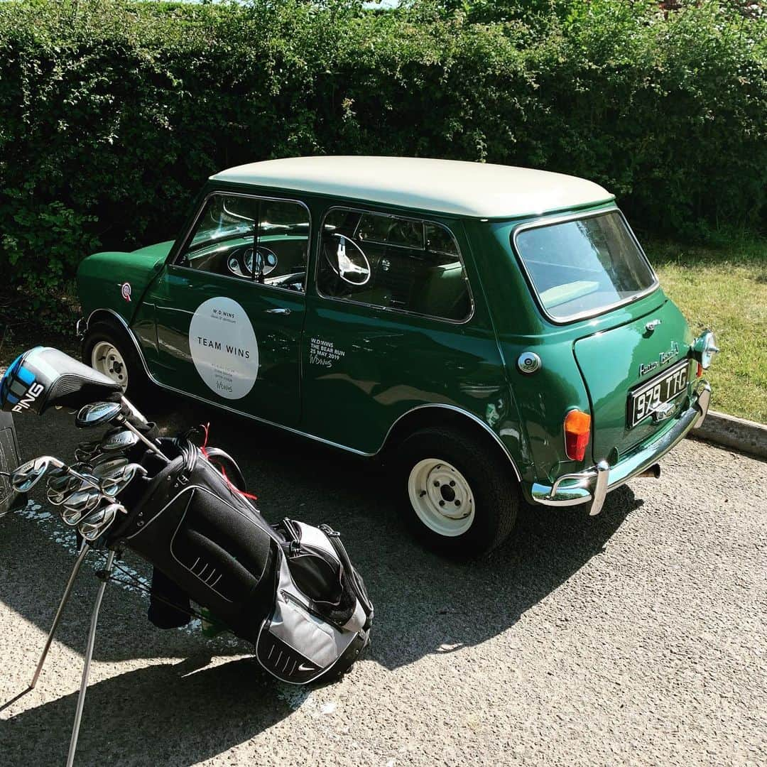 ジョー・レドリーさんのインスタグラム写真 - (ジョー・レドリーInstagram)「Still look at this picture and can’t get my head around how the golf clubs fitted in the back #minicoopers」7月7日 19時25分 - joe16led