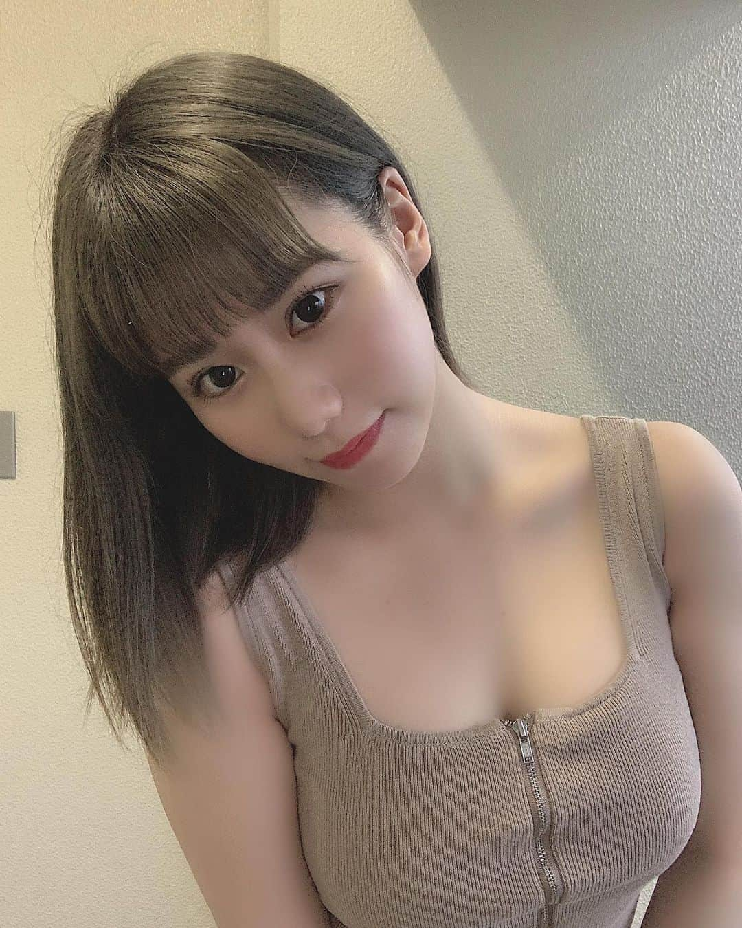 石田優美さんのインスタグラム写真 - (石田優美Instagram)「﻿ ﻿ ﻿ ﻿ あついね🥵﻿ ﻿ ﻿ 最近暑すぎてボーッとしてしまう…﻿ ﻿ 水分補給はちゃんとしてね〜﻿ ﻿ ﻿ #夏」7月7日 19時27分 - yu_mi_1012