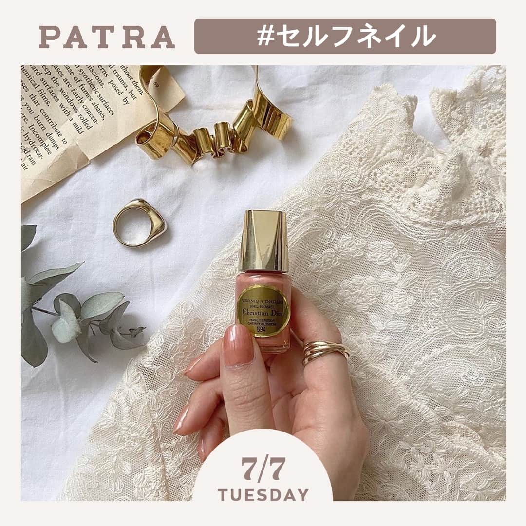 のインスタグラム：「7/7♡スワイプしてね👉「シンプルセルフネイル❤︎」⠀ .⠀ 不器用さんでも簡単にできるシンプルセルフネイルをご紹介🎀⠀ .⠀ 夏に向けてシンプルで涼しげなデザインがおすすめ♡⠀ .⠀ おうち時間を活用してセルフネイルを楽しんでみてね！❤︎⠀ .⠀ Thank you 🌹 ⠀ @suzylily._ / @t_2_yu⠀ @rii_maru / @har__127_⠀ @wata04tan / @naooooopu⠀  .⠀ 今女の子の中で流行っているコトやITEMがあればPATRAをタグ付けして教えてね❤︎⠀ 皆さんのすてきな投稿をぜひ紹介させてください！⠀ .⠀ .⠀ #PATRA #お洒落さんと繋がりたい#おしゃれさんとつながりたい #夏カラー #ホワイトカラー #トレンド #ネイル #夏ネイル #今日のコーデ #セルフネイル #淡色コーデ #ジェルネイル #トレンドネイル #ペールトーン #ワントーンネイル#ネイルデザイン #ピスタチオカラー #透け感 #ワンカラー⠀」
