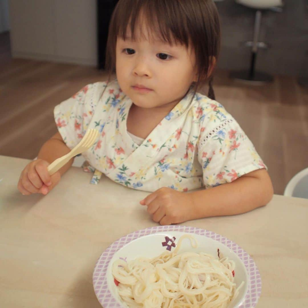 宇佐美蘭さんのインスタグラム写真 - (宇佐美蘭Instagram)「素麺食べないのに取るだけ取るから、食べないとダメよと言ったら、この表情😂﻿ 七夕の願い事は…﻿ 長女→ケーキ屋さんになりたい🍰﻿ 次女→アイス食べたい🍦﻿ でした👻💕﻿ #七夕﻿」7月7日 19時43分 - usamiran_official