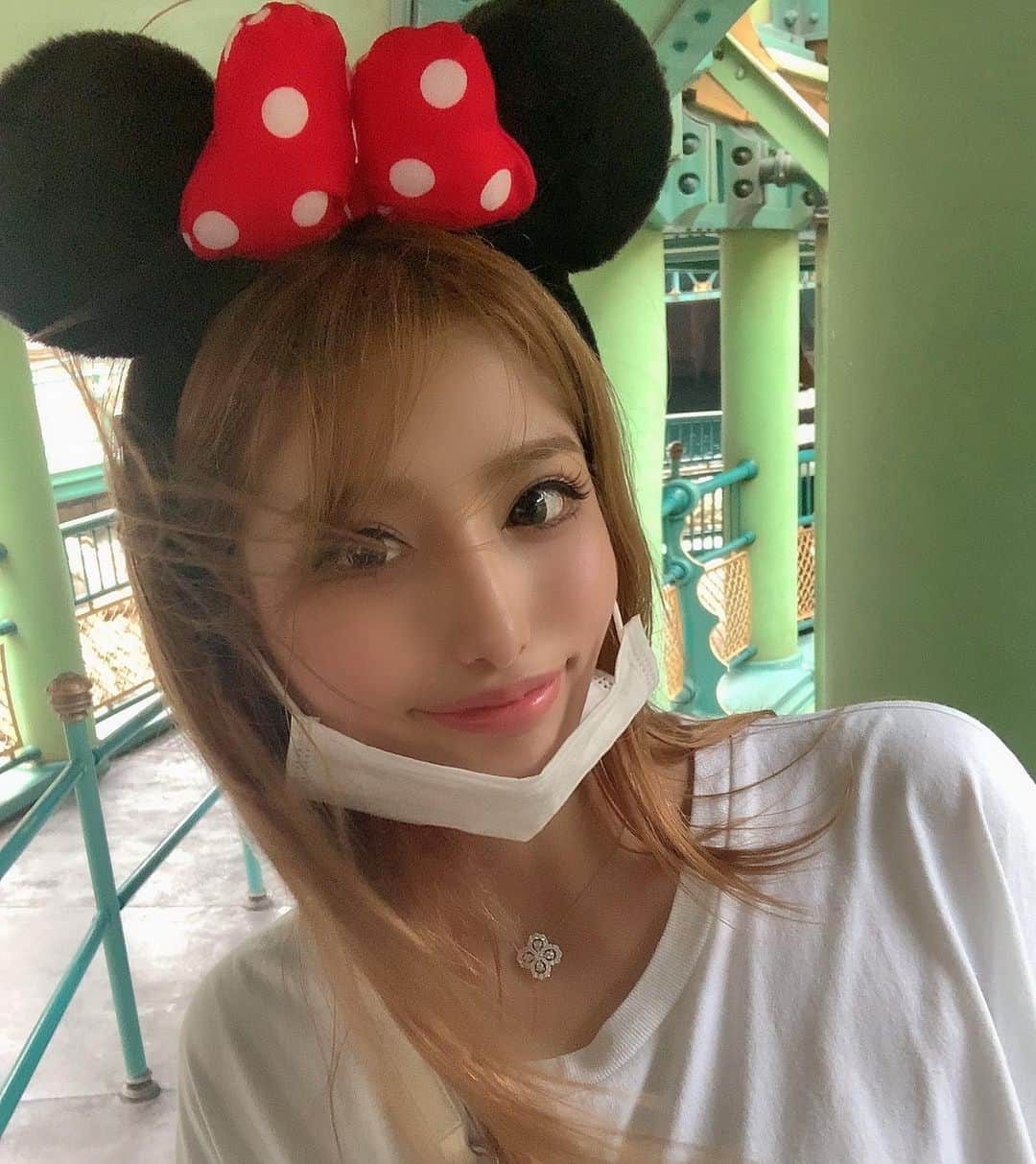 れみのインスタグラム：「自粛明け念願のディズニー🥺❤️ ソアリンがめちゃくちゃ良かったよ！！ いつも待ち時間長すぎて諦めてたから初めて乗れた✨ 今日は久々の出勤☺️❤️(勝手にめちゃくちゃ休んでいた)」