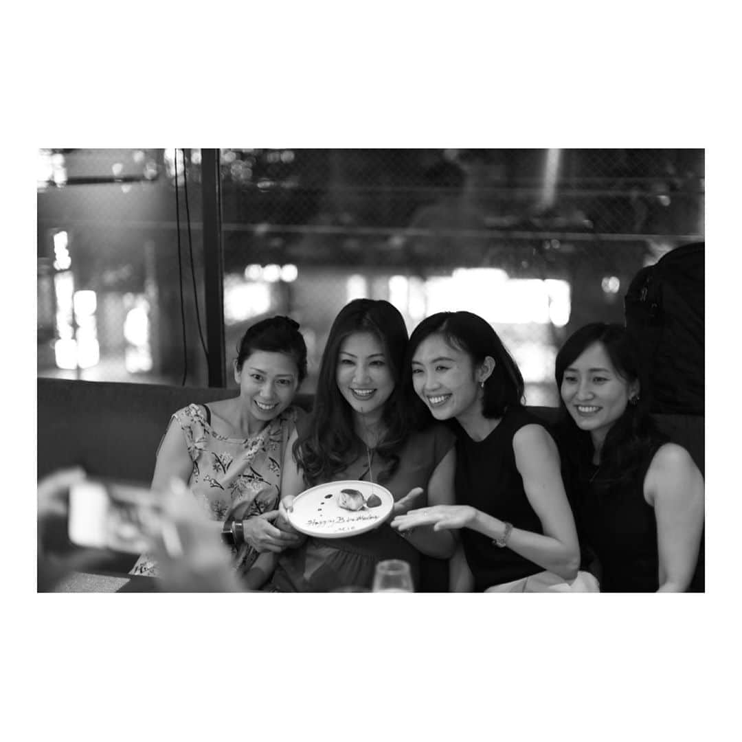 篠原菜月のインスタグラム：「Happy Wedding &HBD🎂﻿ @mie_meilong  先月みえさんをみんなでお祝い💐﻿ 20代からずーっとお世話になっているみえさん。 いつもアドバイスをたくさんいただいてる気がする！﻿ ﻿ 素敵な1年になりますように✨﻿ 美味しくて楽しくてずっと笑ってた夜。えみさん @emitsuboi にもお久しぶりに会えて嬉しかったです🥰 また安心して集まれる日がきますように🙏💓﻿  ﻿ ﻿ #happywedding#happybirthday#お誕生日#ご結婚おめでとうございます#🎂#お祝い」