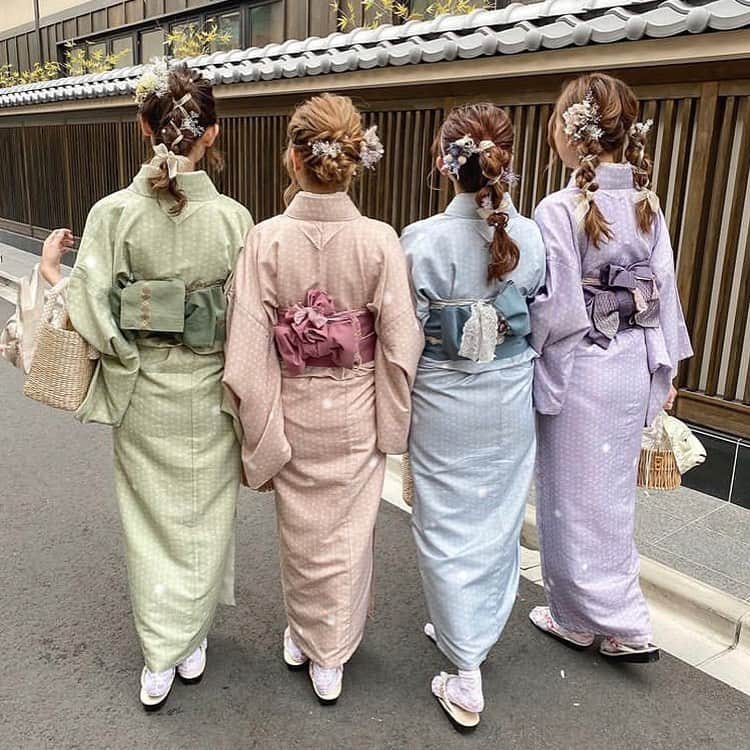 bis_web bis [ビス] さんのインスタグラム写真 - (bis_web bis [ビス] Instagram)「﻿ 🍉 夏着物 🍧﻿ ﻿ 非日常感を味わいたいならレンタル着物でお出かけしてみるのはいかが？❤︎友達とリンクした着物で京都や浅草などの風情あふれる街を探索するのもいいかも✨﻿ ﻿ 𝑻𝒉𝒂𝒏𝒌 𝒚𝒐𝒖!﻿ @eripateee  @rie_tabi  @rika_rika_chan05  @__yumememe  @mgmilk___   ﻿ #着物レンタル  #着物 #レトロコーデ #シンプル着物 #着物女子 #レトロ着物 #レトロ #アンティーク着物 #着物コーディネート #着物コーデ #東京おでかけ#おでかけスポット #休日の過ごし方#シミラールック#シミラールックコーデ #ヘアアレンジ #浴衣ヘアアレンジ #浴衣アレンジ#おそろいコーデ #三つ編みアレンジ#京都着物レンタル #bis_web」7月7日 19時58分 - bis_web