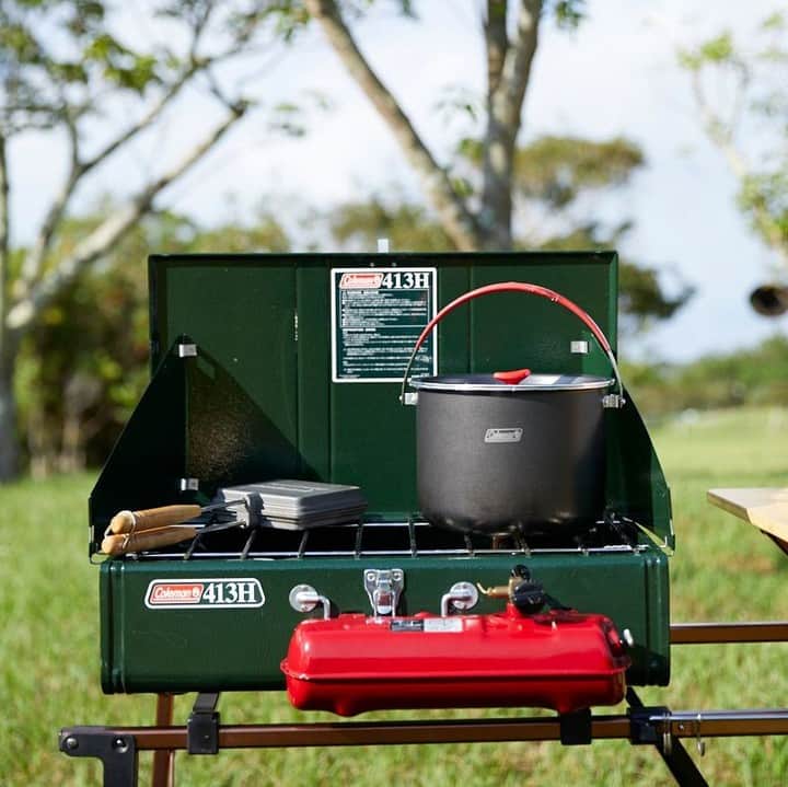 Coleman Japanのインスタグラム：「＼作る時間も食べる時間も楽しんで♪／ ・ 今日の献立は何にしよう？そんな時は、アイディア満載コールマンの「カンタンアウトドアレシピ」をチェックしてみよう🍳  ・ ・ ・ #灯そうColeman #灯そうコールマン #灯そう #Coleman #コールマン #Tent #テント #Camp #キャンプ #Outdoor #アウトドア #413Hパワーハウスツーバーナー #ツーバーナー #アルミライスクッカー #ホットサンドイッチクッカー #アウトドア料理 #アウトドア飯 #キャンプ飯 #キャンプご飯 #キャンプ料理 #キャンプごはん」
