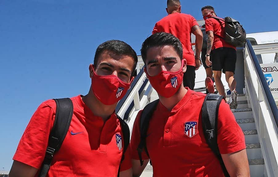 アトレティコ・マドリードさんのインスタグラム写真 - (アトレティコ・マドリードInstagram)「✈️ ¡Rumbo a Vigo!  🔴⚪ #AúpaAtleti ⚽ #CeltaAtleti」7月7日 20時10分 - atleticodemadrid