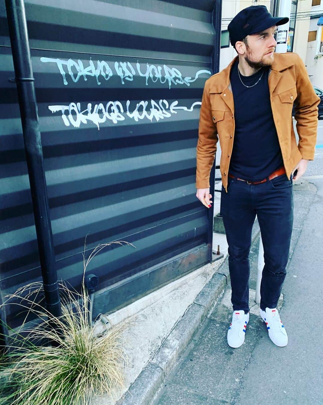 のインスタグラム：「まだ寒かった時の #ootd スポンジボブ以外の私服も着ます。笑 #久々の私服シリーズ　 #夏はTシャツ短パン #暑がりだから夏はファッションより涼しさを選びがち #今日は七夕だね」