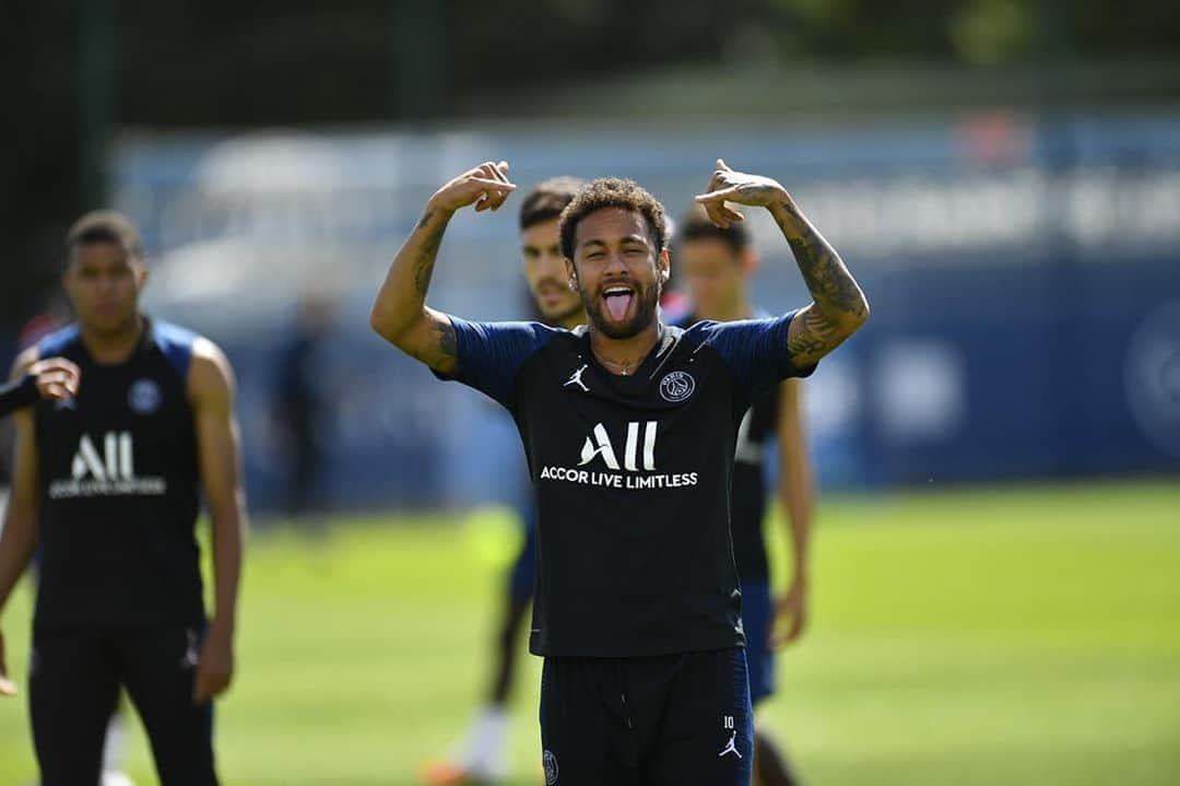 ネイマールさんのインスタグラム写真 - (ネイマールInstagram)「Good vibes 🤙🏽😝」7月7日 20時21分 - neymarjr