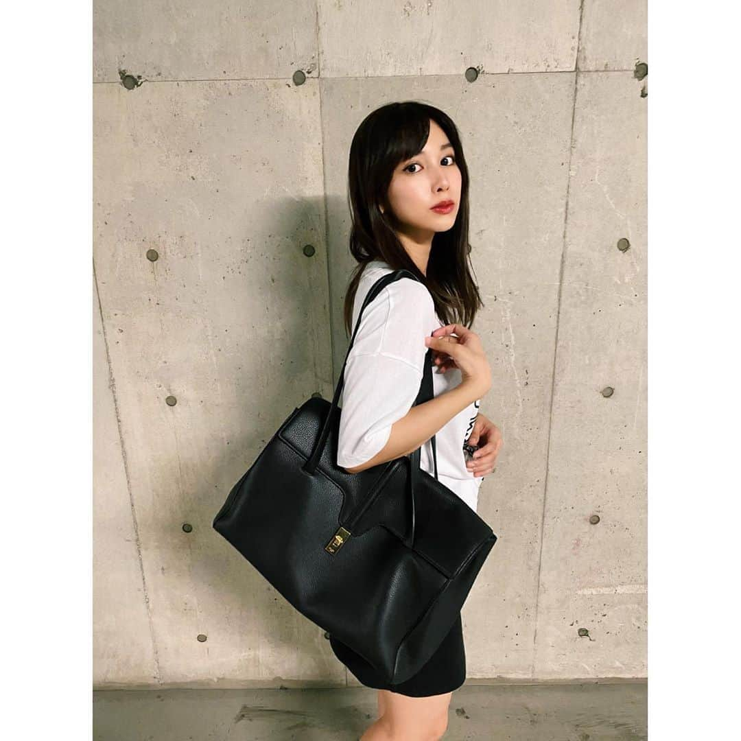 結城モエさんのインスタグラム写真 - (結城モエInstagram)「週末、衣装合わせの日の私服☺︎  .  T-shirt #zara bag #celine #16 shoes #valentino」7月7日 20時28分 - moe_yuki_