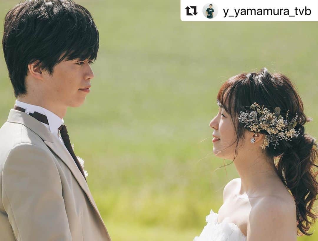 STUDIO SOLAさんのインスタグラム写真 - (STUDIO SOLAInstagram)「#Repost @y_yamamura_tvb ・・・ 北海道ロケーションフォト😊 ﻿ ﻿ \\オンライン相談会はじめました//﻿ ご予約はプロフィール欄のホームページリンクから✨﻿ ﻿ 7月から9月の撮影予約も好評受付中です！﻿ ﻿ photo @y_yamamura_tvb  hairmake @minae_hairmake_tvb  @kaho.hm_aqua  ﻿ ﻿ #パッチワークの丘  #STUDIOSOLA﻿ #スタジオソラ ﻿ @decollte_weddingphoto @decollte_weddingstyle @d_weddingphoto_jp﻿ #weddingphoto  #instagood #結婚式前撮り #新婚旅行 #チェリフォト #北海道旅行﻿ #富良野 #北海道前撮り#牧場 #ロケーションフォト #tokyo_camera_club #前撮り#東京カメラ部﻿ #weddingdress #prewedding #写真好きな人と繋がりたい #ひまわり畑  #ラベンダー  #ウエディングヘア﻿ #wedding #結婚写真 #前撮り #プレ花嫁#卒花嫁 #日本中のプレ花嫁さんと繋がりたい #結婚式﻿ #結婚式準備」7月7日 20時34分 - studiosola_hokkaido