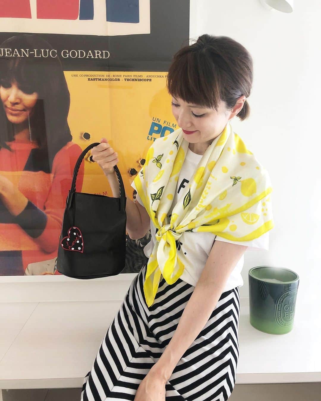 SHOKOさんのインスタグラム写真 - (SHOKOInstagram)「lemon scarf and lether bag🍋🖤 @sforshoko レモン柄シルクスカーフ&レザーバッグ 💛 #sforshoko」7月7日 20時52分 - shoko_london
