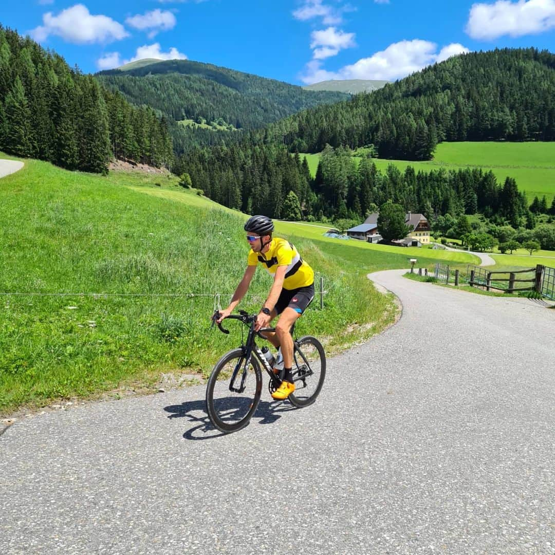 ロマン・グロージャンさんのインスタグラム写真 - (ロマン・グロージャンInstagram)「Enjoying Austria with @kimkeedle and my bike. #r8g #cycling #training」7月7日 20時53分 - grosjeanromain