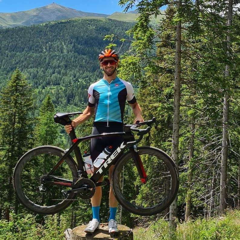 ロマン・グロージャンさんのインスタグラム写真 - (ロマン・グロージャンInstagram)「Enjoying Austria with @kimkeedle and my bike. #r8g #cycling #training」7月7日 20時53分 - grosjeanromain