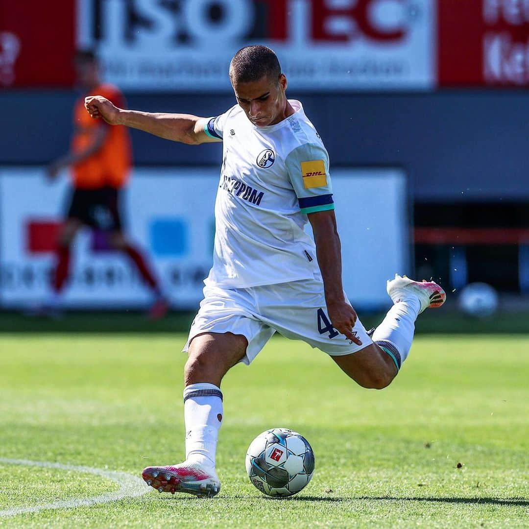 シャルケ04さんのインスタグラム写真 - (シャルケ04Instagram)「Aus der @knappenschmiede in die Bundesliga: Glückwunsch zu euren Debüts in der abgelaufenen Saison! 👏🏽 . . @bundesliga_en debuts in 2019/20 for these Knappenschmiede boys: congrats again, mates! 👏🏽 . . #Schalke #S04 #Knappen #Football #Soccer #Bundesliga #WirLebenDich #🔵⚪️ #GEschmiedet」7月7日 20時57分 - s04