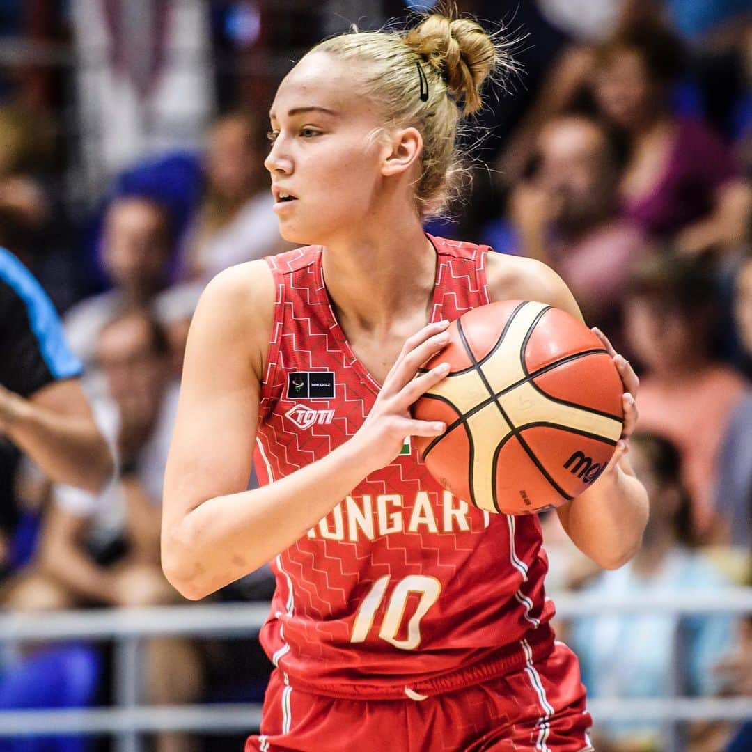 FIBAさんのインスタグラム写真 - (FIBAInstagram)「🗓 May 2019: Diagnosed with leukemia.  🗓 July 2020: Livia Gereben returns to the court for 🇭🇺 training camp 🙏」7月7日 21時07分 - fiba