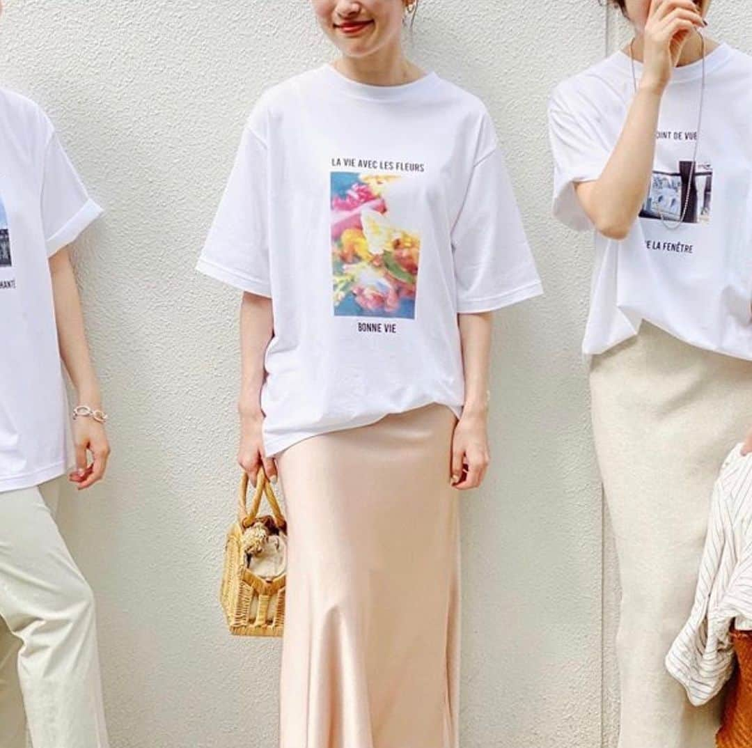 トライセクトさんのインスタグラム写真 - (トライセクトInstagram)「【iena】  春から秋までとにかく着まわせるフォトTシャツ✨﻿ ﻿ バイヤーのパリ出張で実際に撮影されたオリジナルフォトを使用したTシャツ。﻿ ゆったりとしたシルエットで着るだけで抜け感をプラスしてくれます✔️﻿ ﻿ リクエスト多数につき再入荷決定！﻿ ﻿ ﻿ ﻿ ﻿ ￣￣￣￣￣￣￣￣￣￣￣￣￣﻿ ﻿ ONLINE STORE：7/6（月）12：00～通常販売開始﻿ 店舗：7/5（日）発売開始 ※一部店舗は7/6(月) 発売﻿ ﻿ T-shirt ¥9,000+tax  no,20070900419120﻿ ﻿ ﻿ ﻿ ﻿ ﻿ ﻿ ﻿ ﻿ #イエナ #ベイクルーズ #tシャツコーデ」7月7日 21時08分 - baycrews