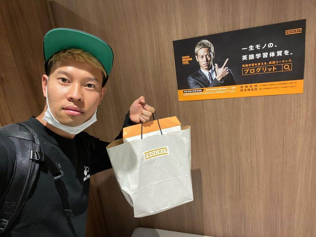 マキヒカのインスタグラム：「#日本語喋れなくなりますように #七夕 #PROGRITはじめました #毎日３時間英語学習してます #本田さんは毎日２時間をもう600日続けてるらしい　 #アタオカ　#アタオカースケ #本田圭佑　#keisukehonda #プログリット　#progrit #やんちゃ坊主 . 最近YouTubeメインチャンネル度々投稿をお休みしてしまってます。申し訳ございません。絶対、100万人登録行くので許してください。ケイスケっす。」