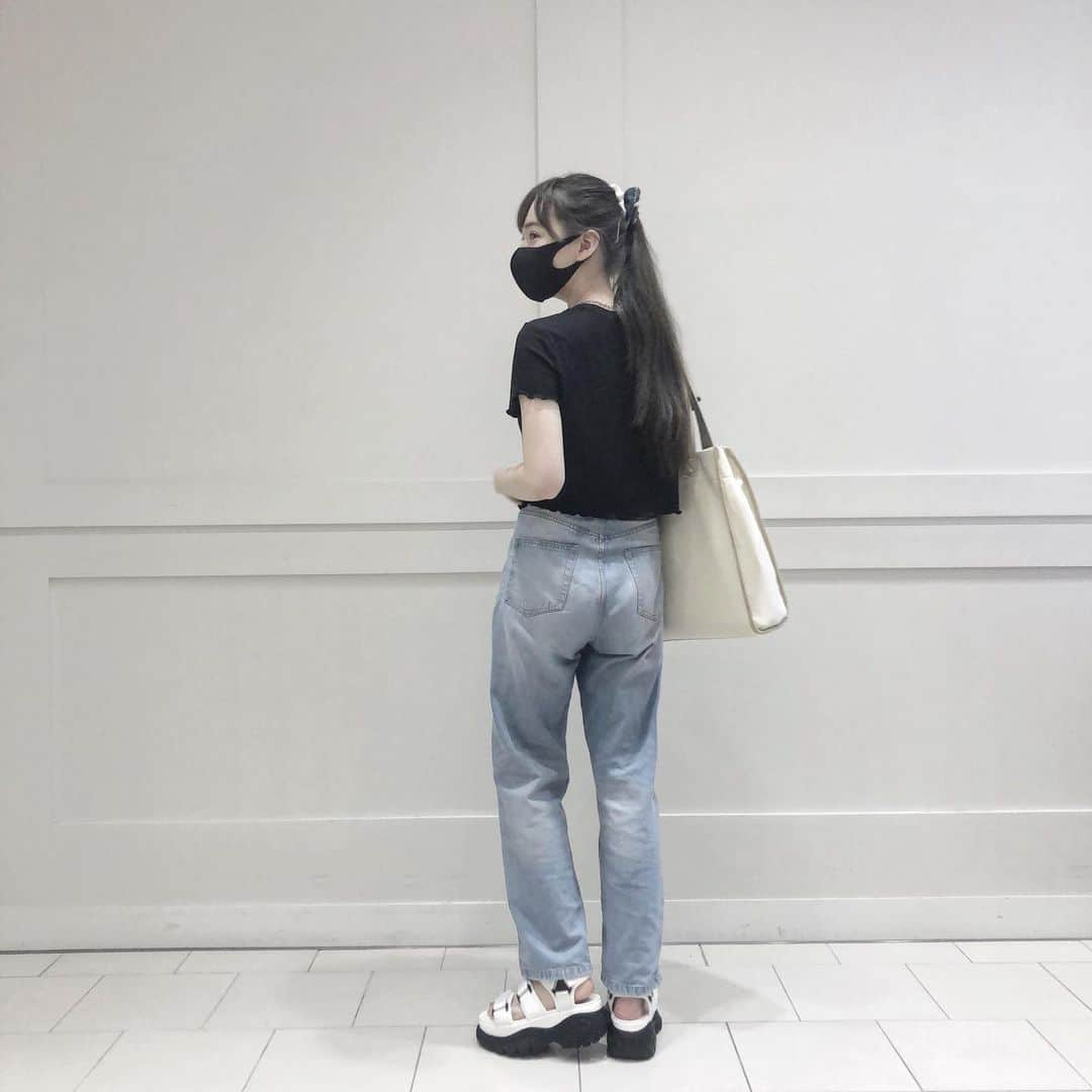 ナタリア聖奈さんのインスタグラム写真 - (ナタリア聖奈Instagram)「・ ・ 👖🎀カジュアルこーで🎀👖 ・ 大学生ぶっちゃいました！(ˊᗜˋ) ・ #ナタリア聖奈 #ナタナタcode #ljk  #カジュアルコーデ #夏服 #プチプラコーデ」7月7日 21時05分 - _natamilk_