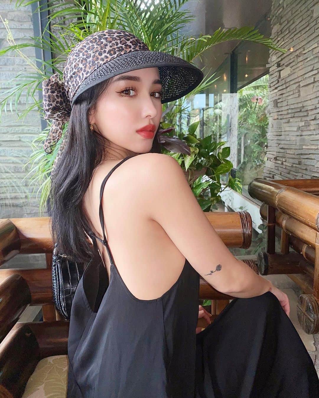 葉月さんのインスタグラム写真 - (葉月Instagram)「👵🏻 お婆ちゃんのお下がりお帽子と @mirror.me_official のワンピ👒🎀 背中が開いてて可愛すぎる😩💖」7月7日 21時06分 - hzk0207