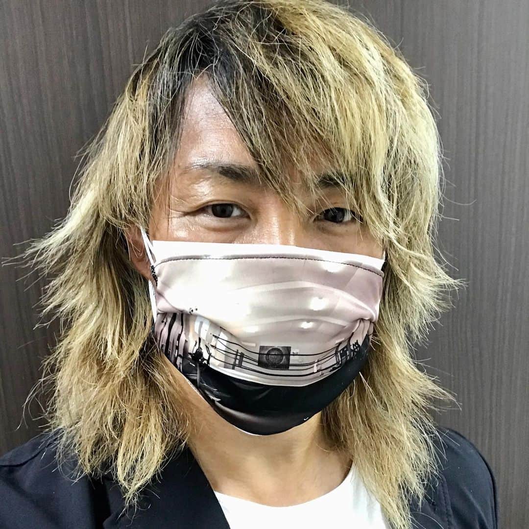 棚橋弘至さんのインスタグラム写真 - (棚橋弘至Instagram)「#新日本プロレス #道場 柄のオーバーマスク。なかなかいい♪ #njpw」7月7日 21時09分 - hiroshi_tanahashi