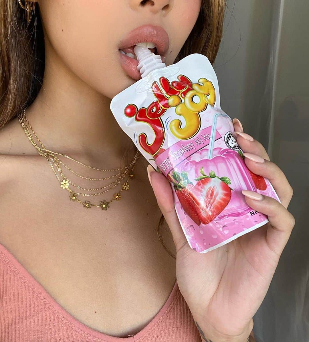 リリーマイマックのインスタグラム：「My grandma had all the flavours stocked in her fridge.」