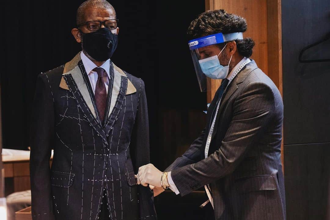 ギーブス&ホークスのインスタグラム：「Our No.1 Savile Row store is open and we are ready to welcome you back with all necessary precautions in place in order to deliver our quality service to customers during these challenging times.  Photography @douglas.topott  #gievesandhawkes #savilerow」