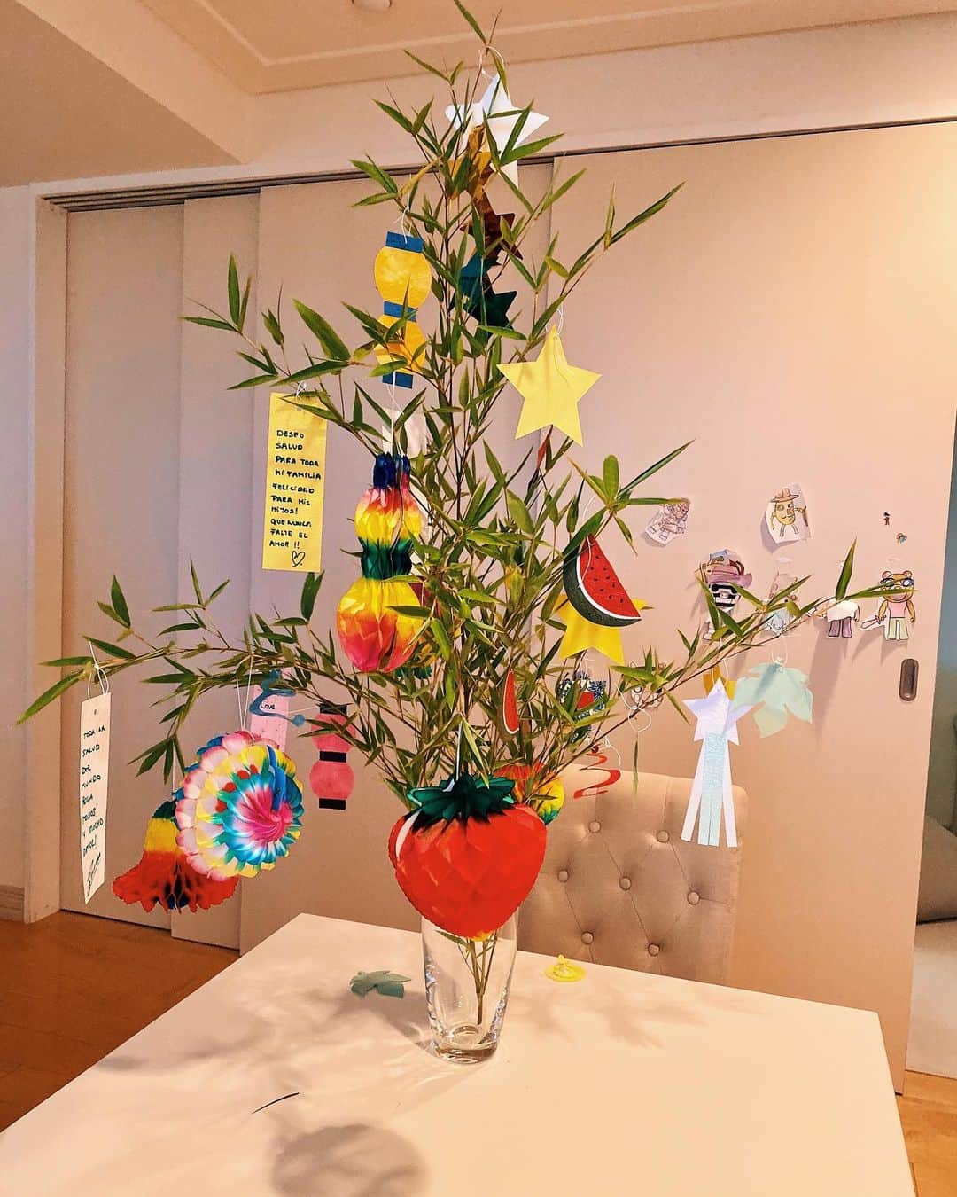 アンナ・オルティス（イニエスタの妻）さんのインスタグラム写真 - (アンナ・オルティス（イニエスタの妻）Instagram)「Ya tenemos nuestros deseos de Tanabata! 🥰🌿⁣ ⁣ 七夕の飾り付けができました。⁣ ⁣ @andresiniesta8⁣ #JapanTradition #ravapas💫#七夕」7月7日 21時21分 - annaortiz34