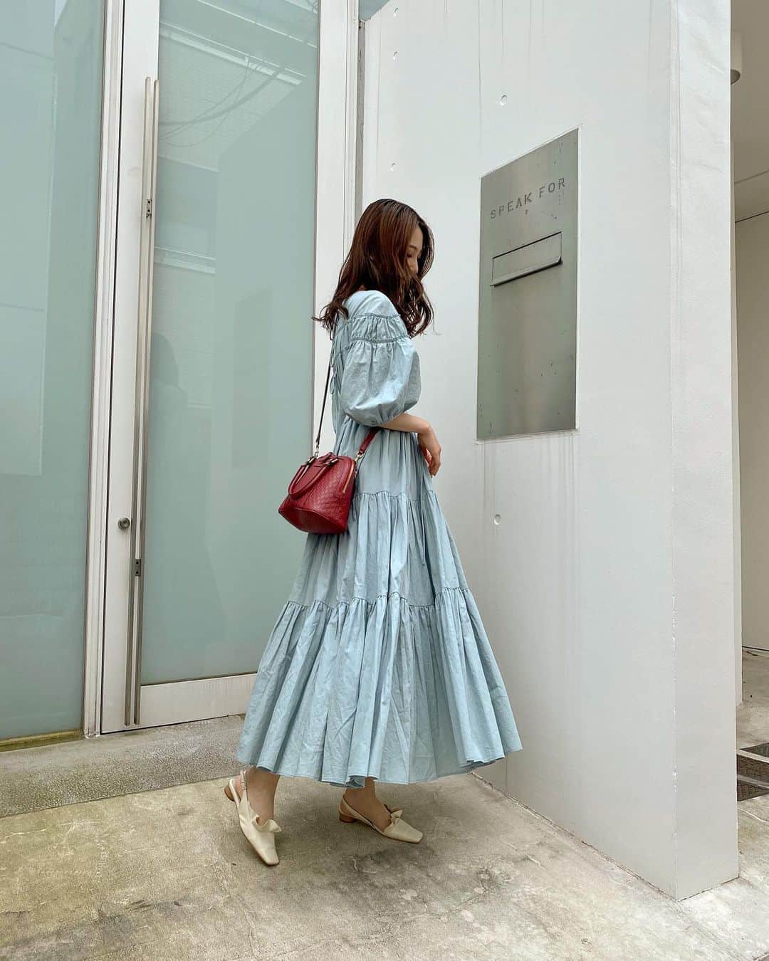 のインスタグラム：「七夕ですね🎋  皆さんは、なにお願いしましたか？  dress : @snidel_official  shoes : @randa_pic  bag : @gucci」