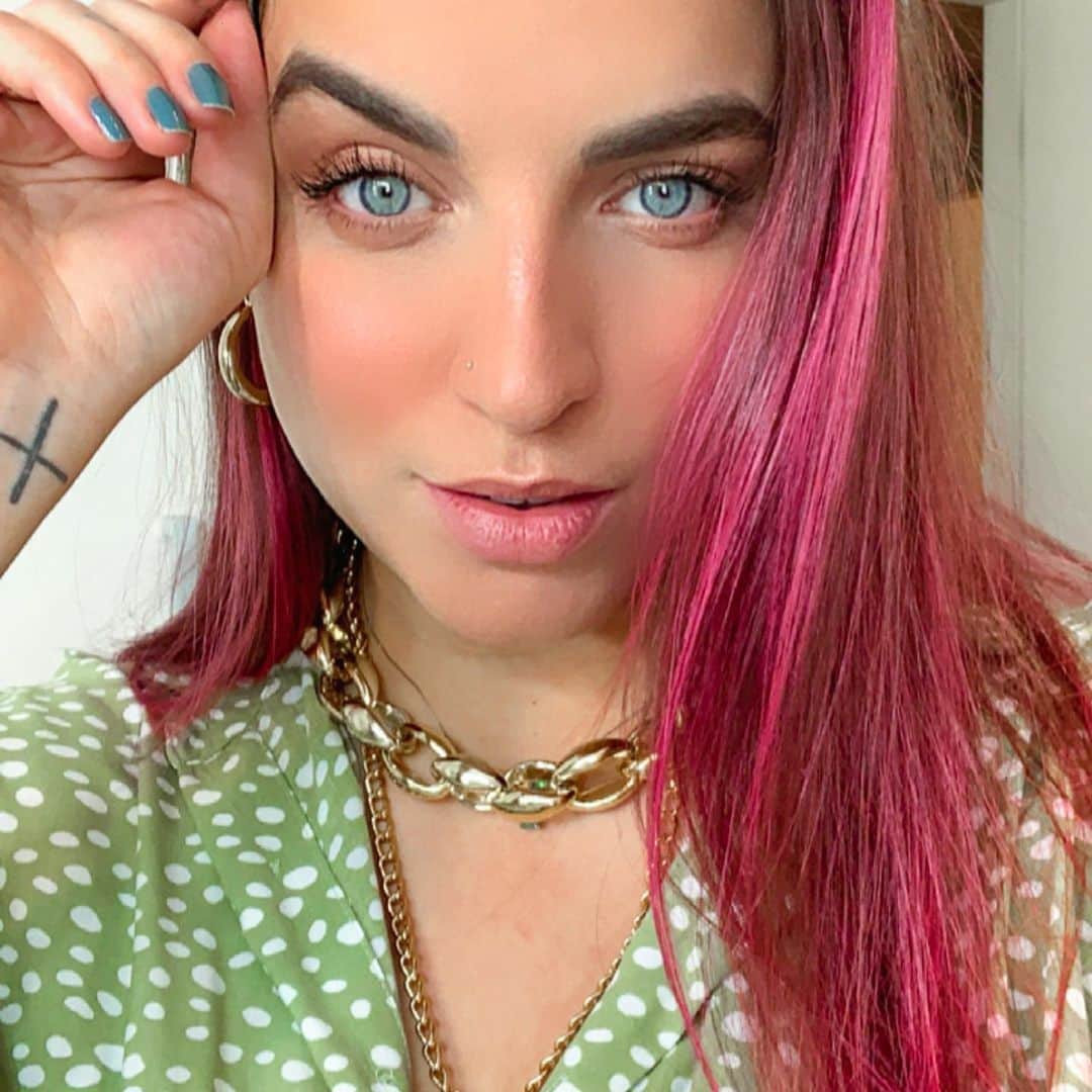Bruna Unzuetaのインスタグラム：「Búhh」
