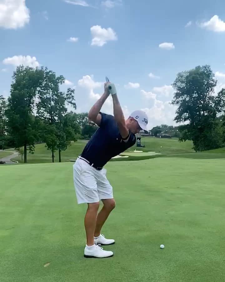 ジャスティン・トーマスのインスタグラム：「New time of year, same 👌🏽 conditioned golf course」